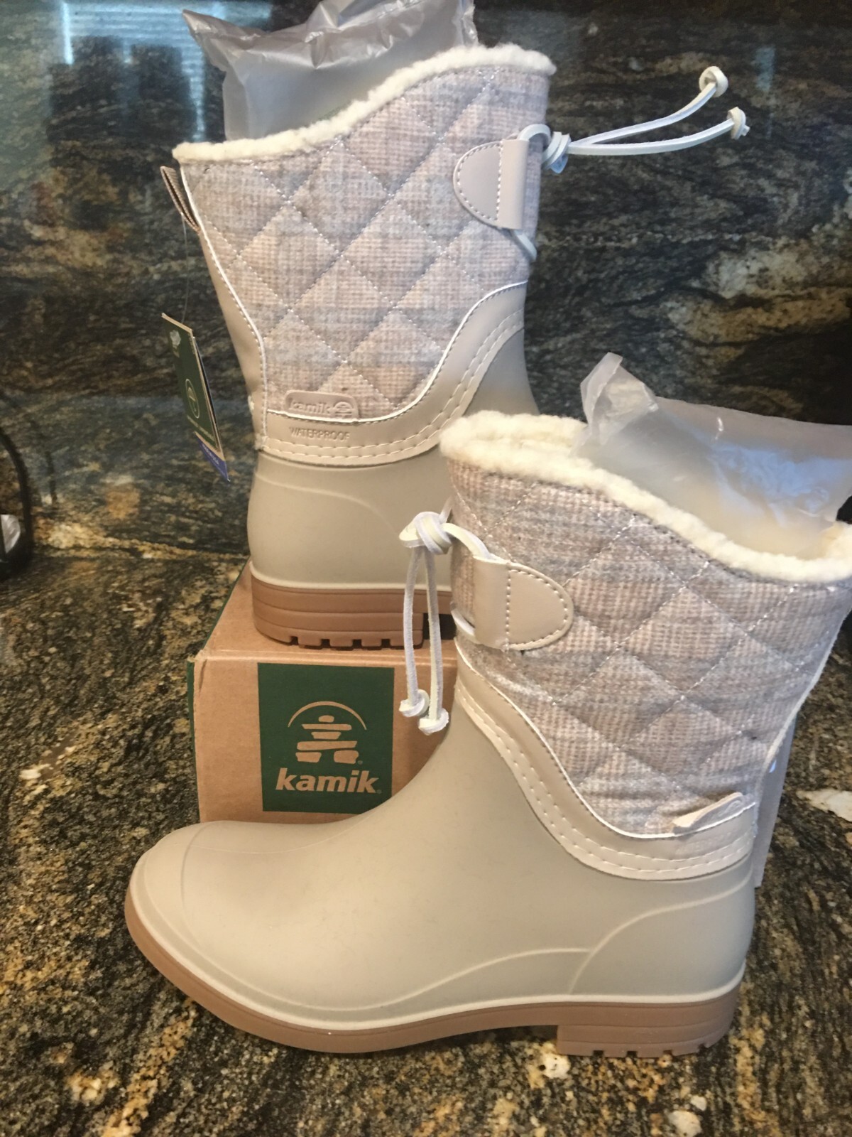 NEW Womens Kamik Stella Rain Boots, size 6 shoes