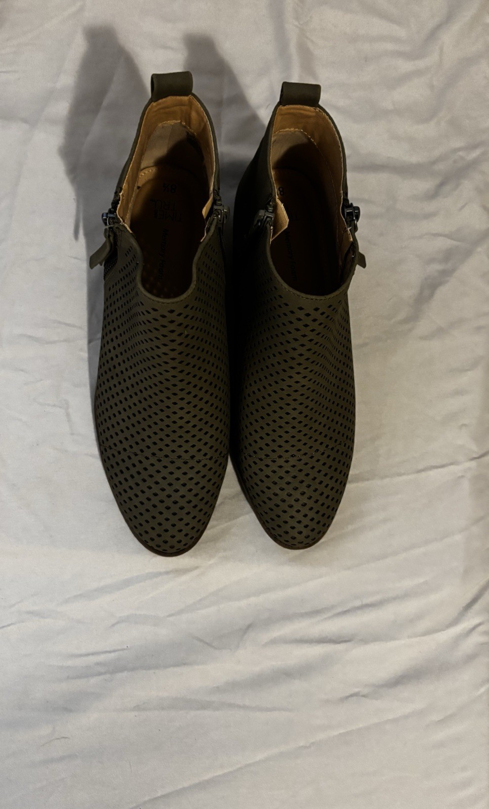 Time & True Womens Olive Green Perforated Side Zipper Ankle Boots Size 8.5