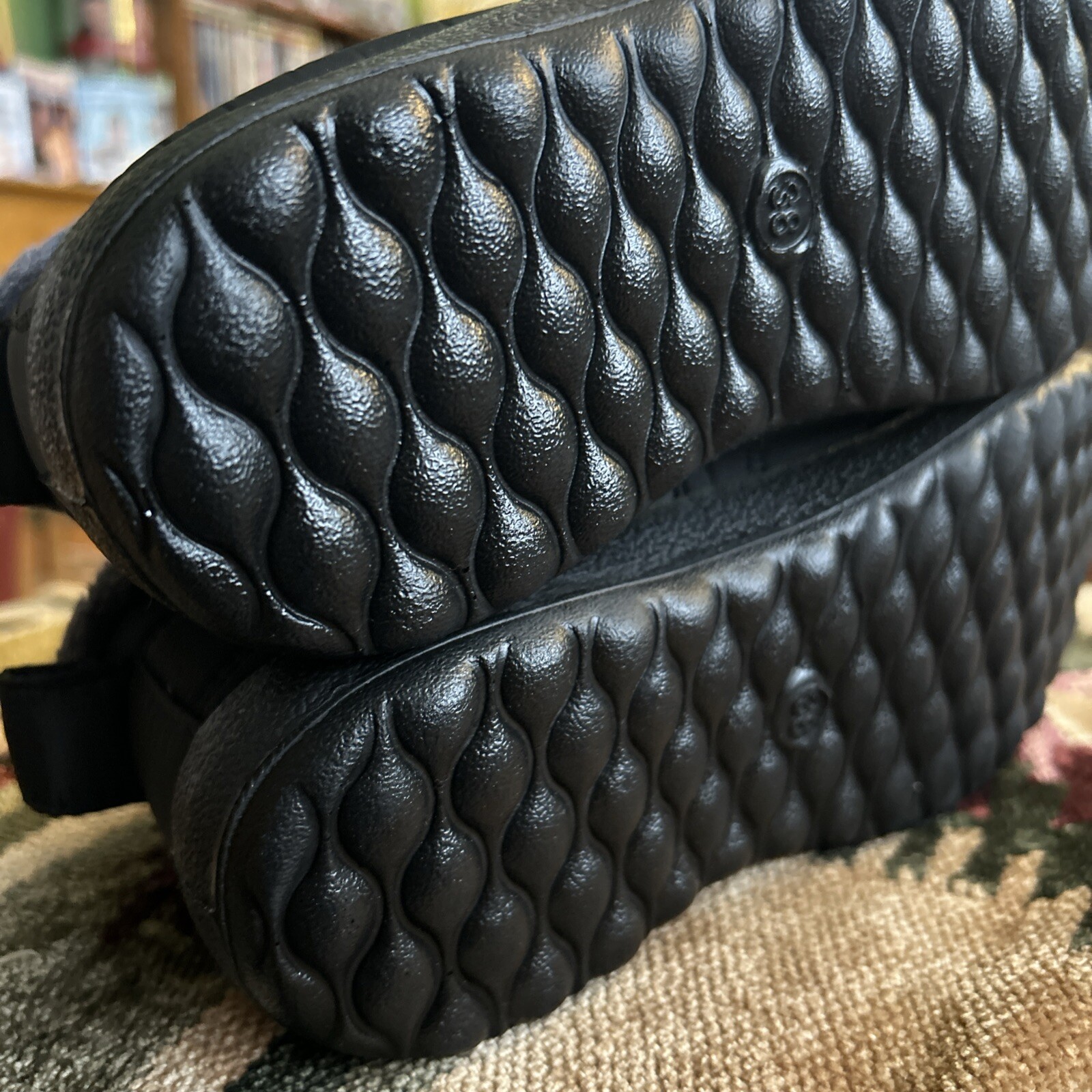 BJ Womens Boots EUR 38 Black Quilted Ankle Snow Faux Fur Lining Pull On FreeShip