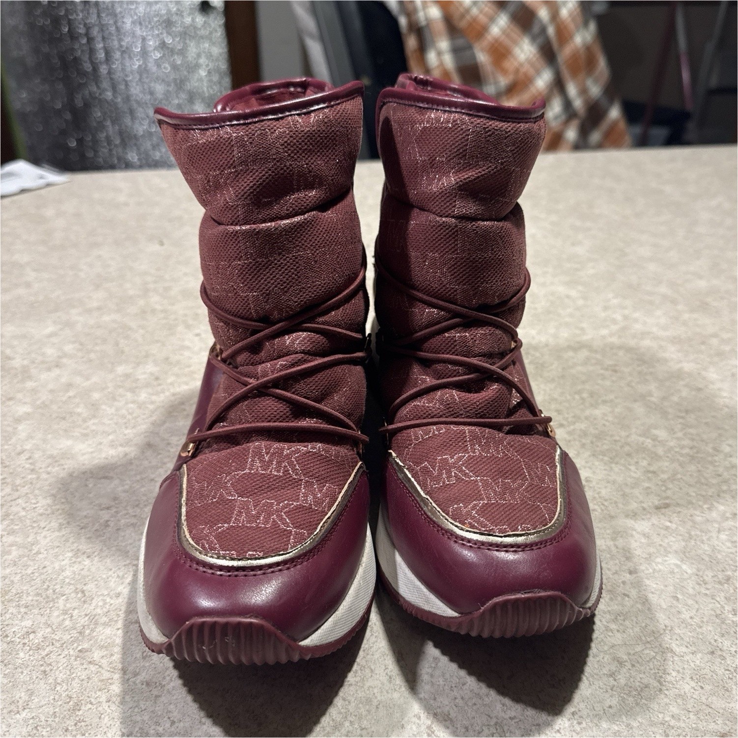 Michael Kors Burgundy Gold Logo Lined Ankle Snow Boots Women’s Size 10
