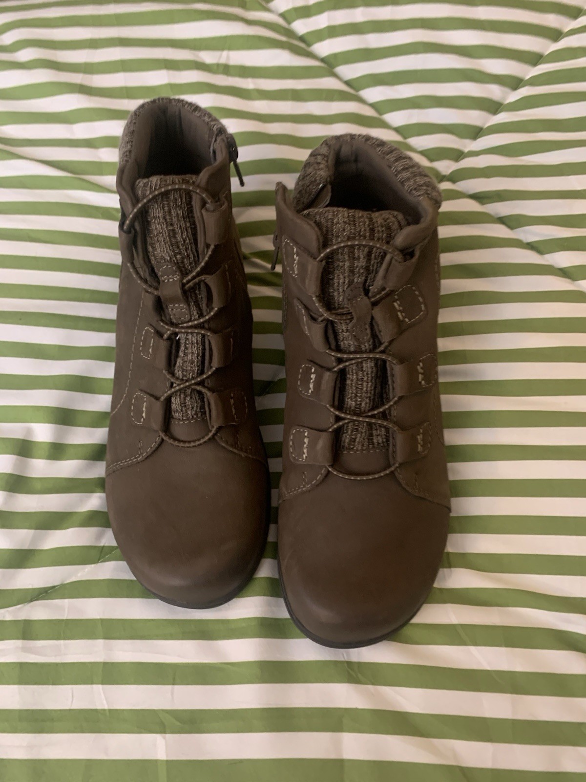 Clarks Collection Women’s Brown Leather Boots Lined Side Zip Comfort Size 8W