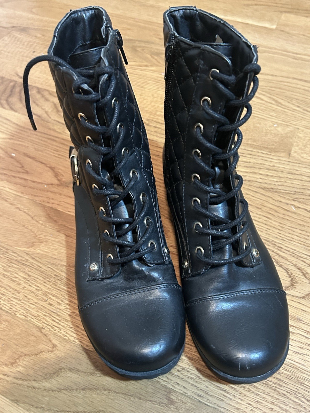 G by GUESS Black Quilted Lace-Up Combat Ankle Boots Side Zip Buckle Lined 7M