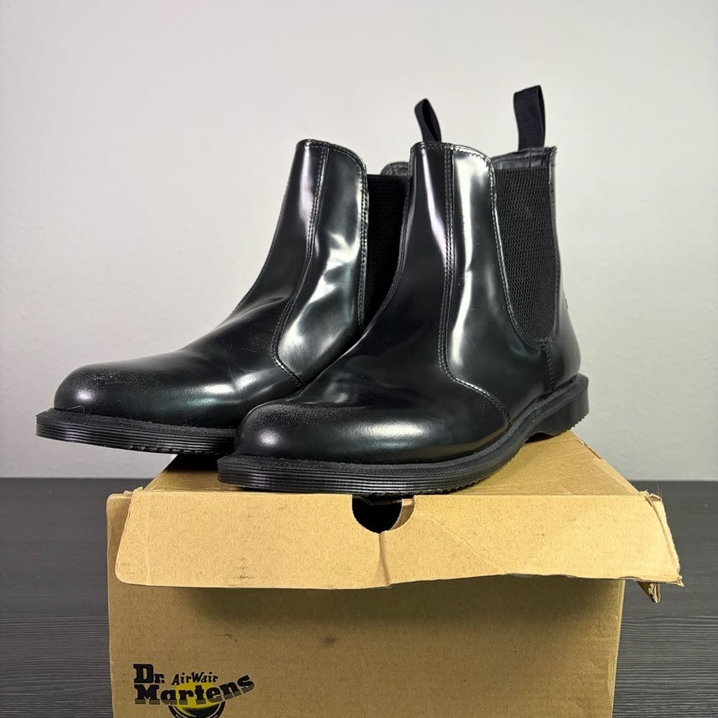 Dr. Martens Flora Polished Smooth Leather Chelsea Boots W10