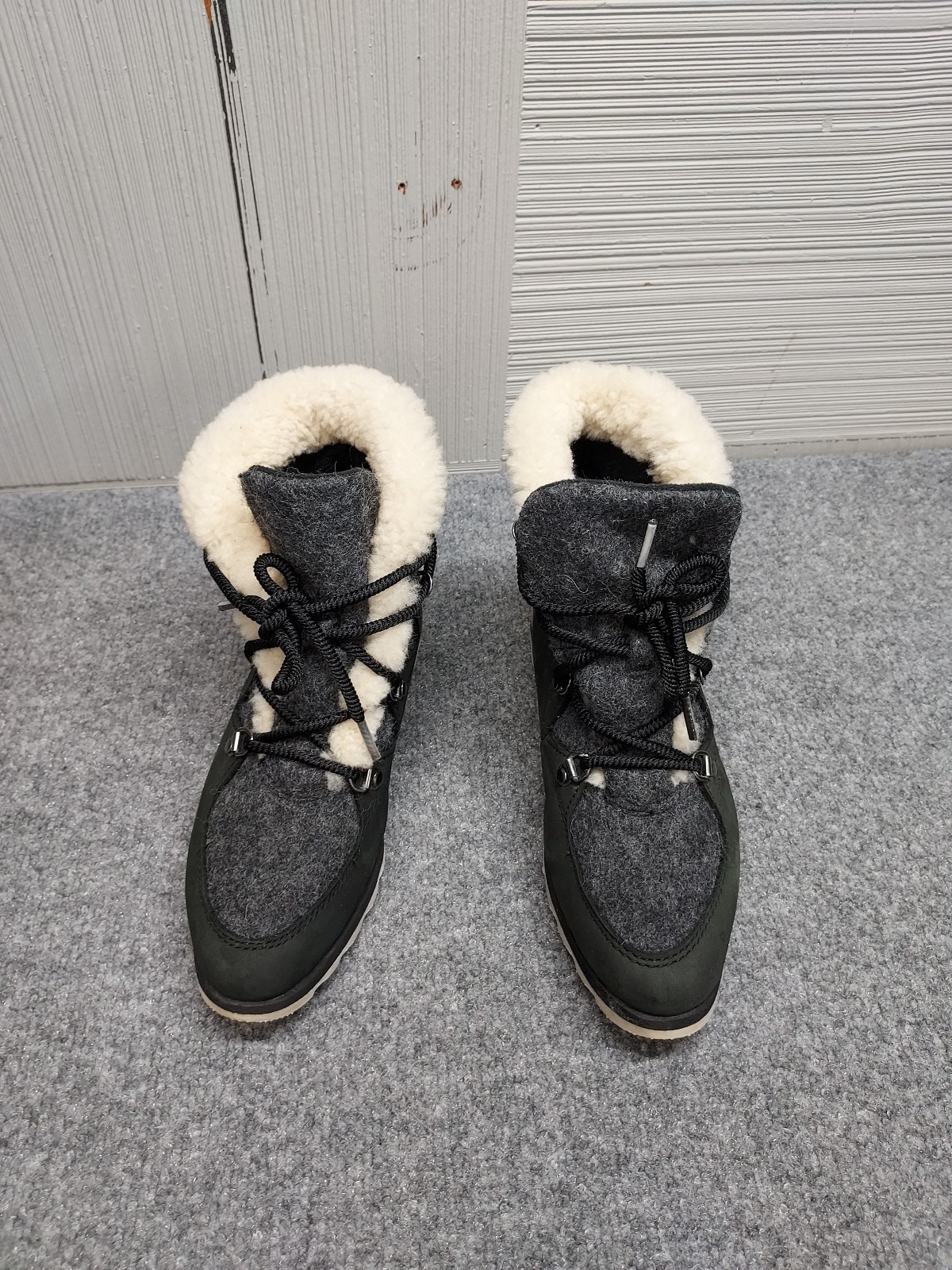 Sorel Sneakchic Alpine Women Holiday Boot 9 Green Lace Up Fur Trim Comfort Shoes