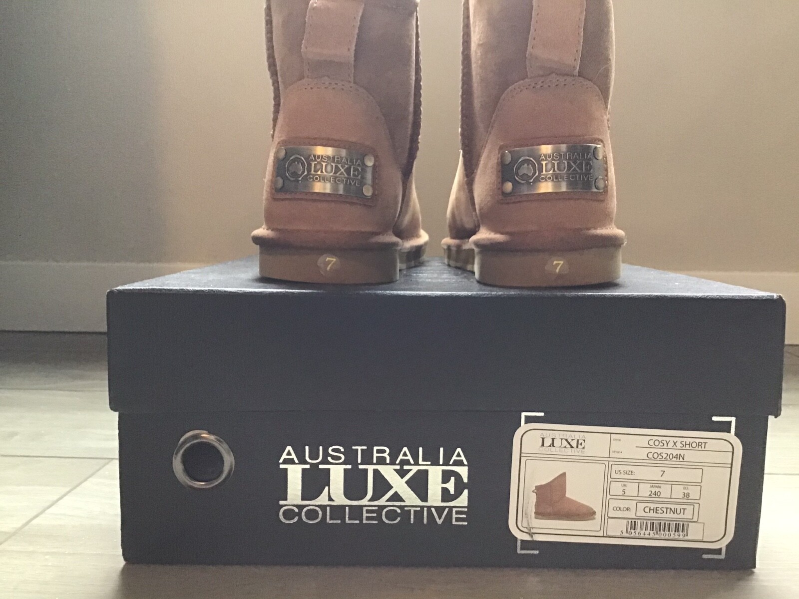 Australia Luxe Collective Sheepskin Suede Sheep Fur Cosy XTRA Short Boots, US 7