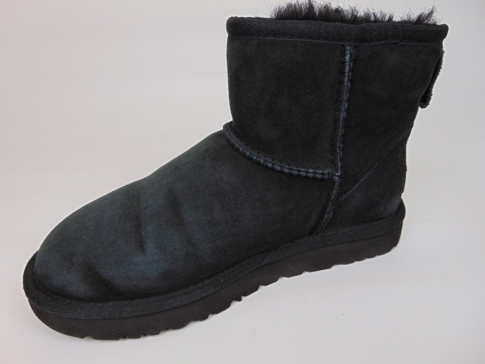 UGG – Classic Mini II Womens Winter Ankle Boots Size 5.0 M, Black Suede Leather