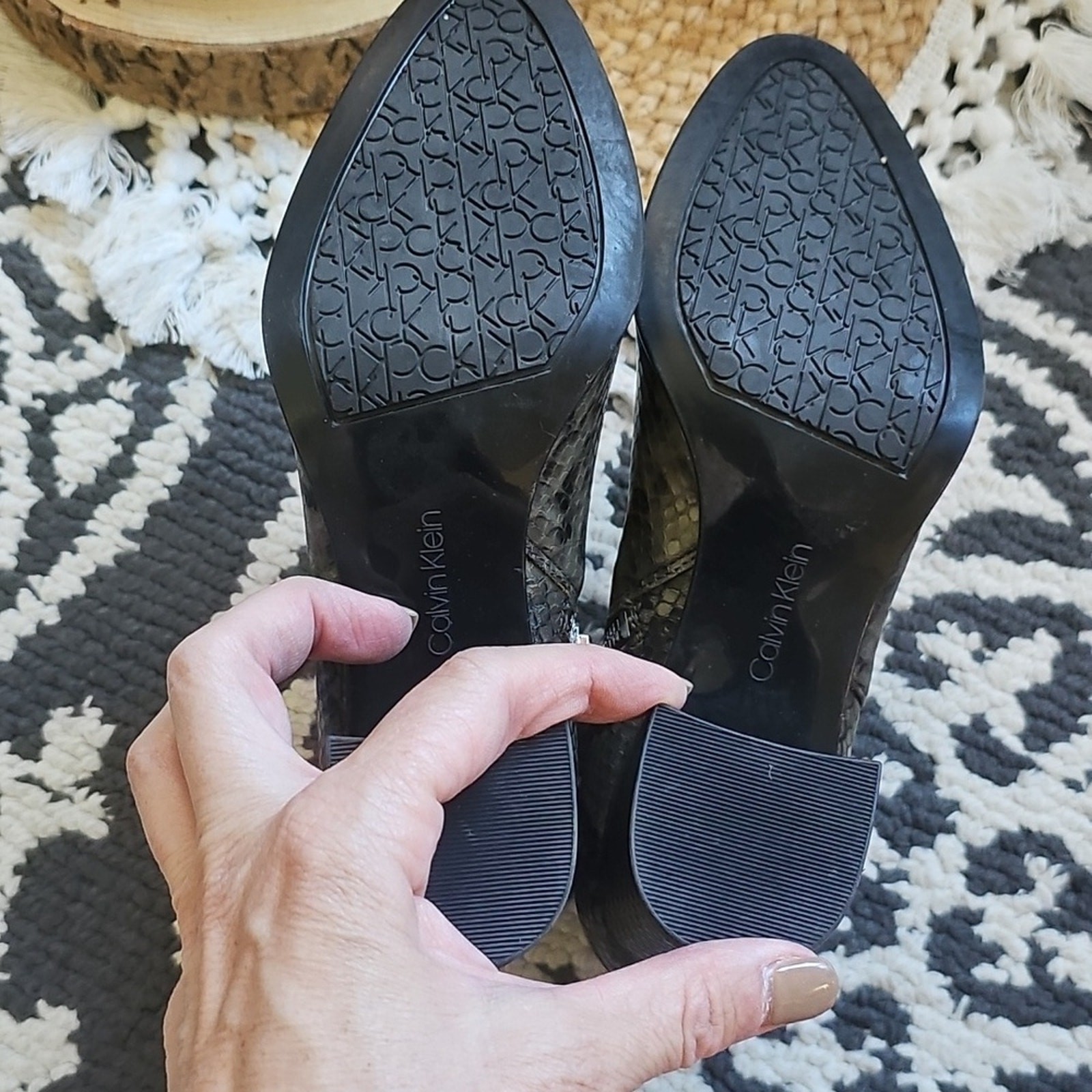 Calvin Klein Fiona Gray Snake Print Ankle Booties Womens 7 Edgy Luxe Streetwear