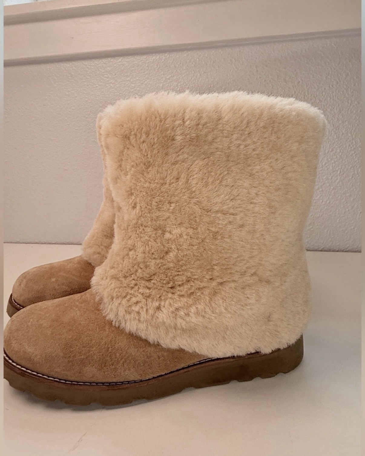 UGG Australia Maylin Sheepskin Cuff Boots Chestnut Suede Fur Winter Boots Size 8