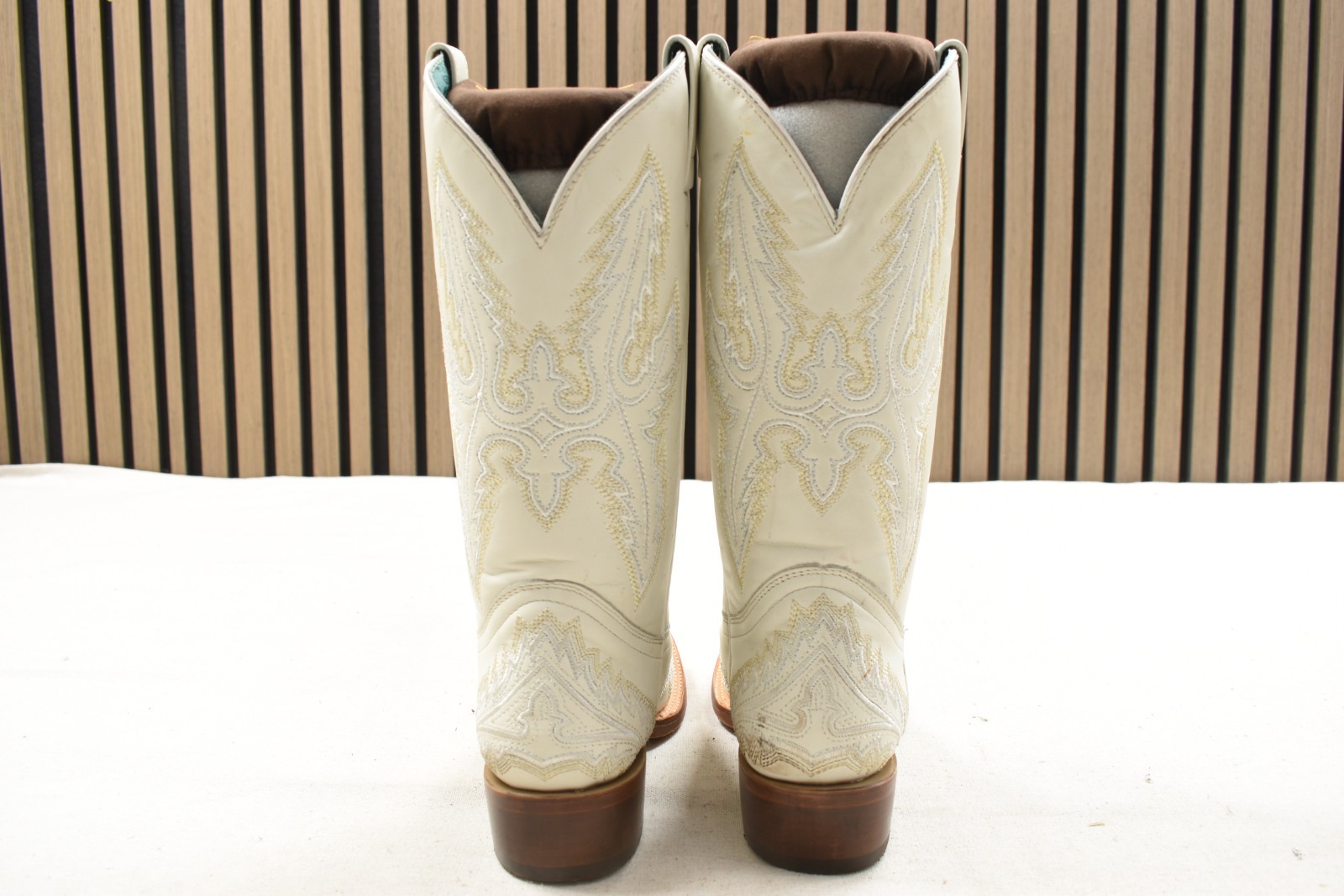 CORRAL WOMEN’S WHITE EMBROIDERY SQUARE TOE WESTERN BOOT – B5009 Size 08M