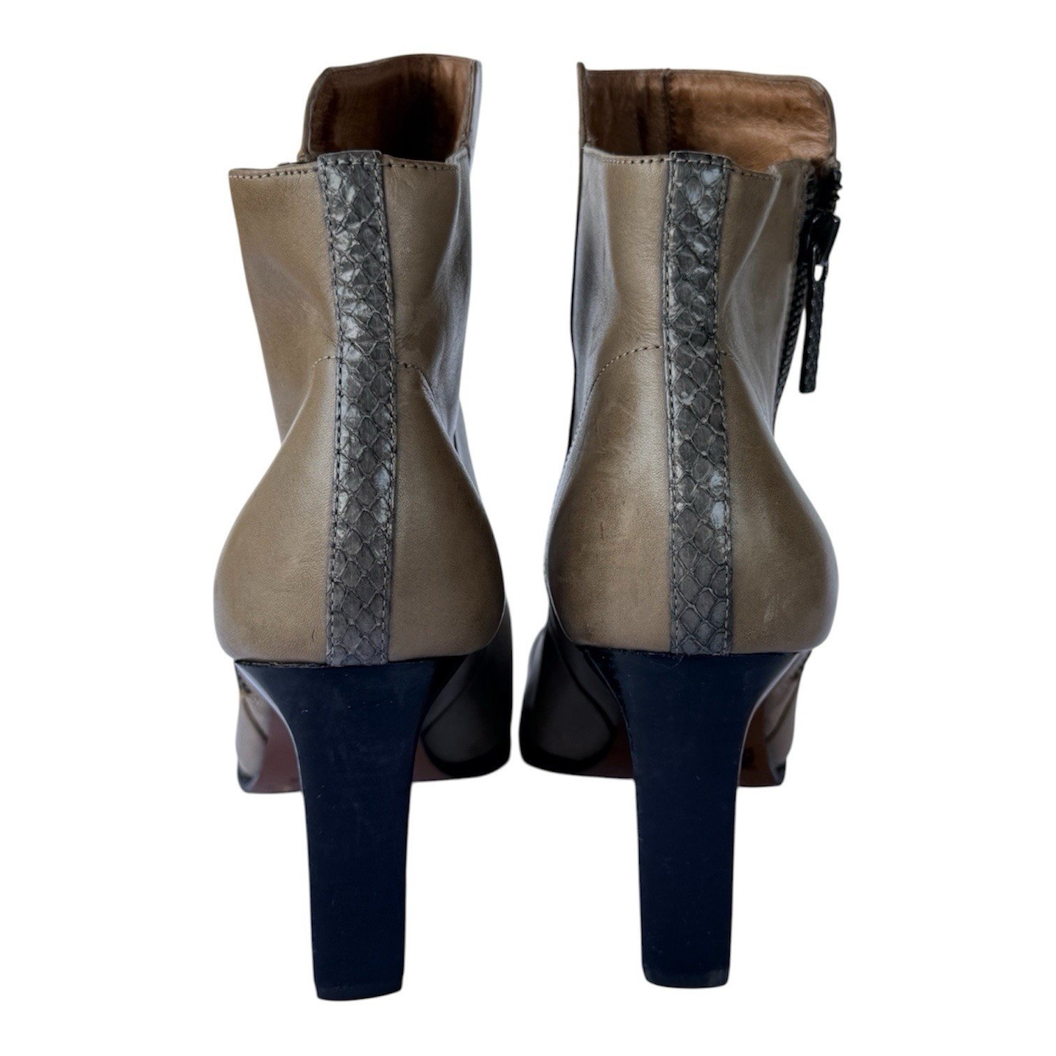 Donald J Pliner Volt Women’s Leather Ankle Bootie Taupe/Gray Pointed Zip 9.5