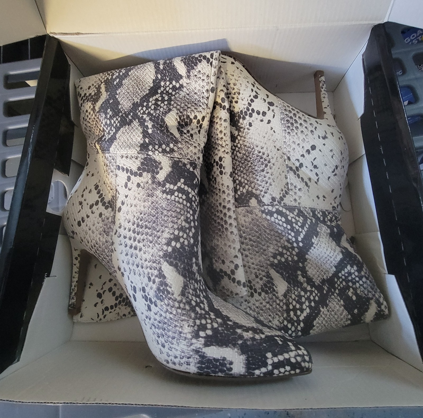 GBG Guess Snake Skin/print Boots! Mid-calf, Women Size7, OFFERS ENCOURAGED