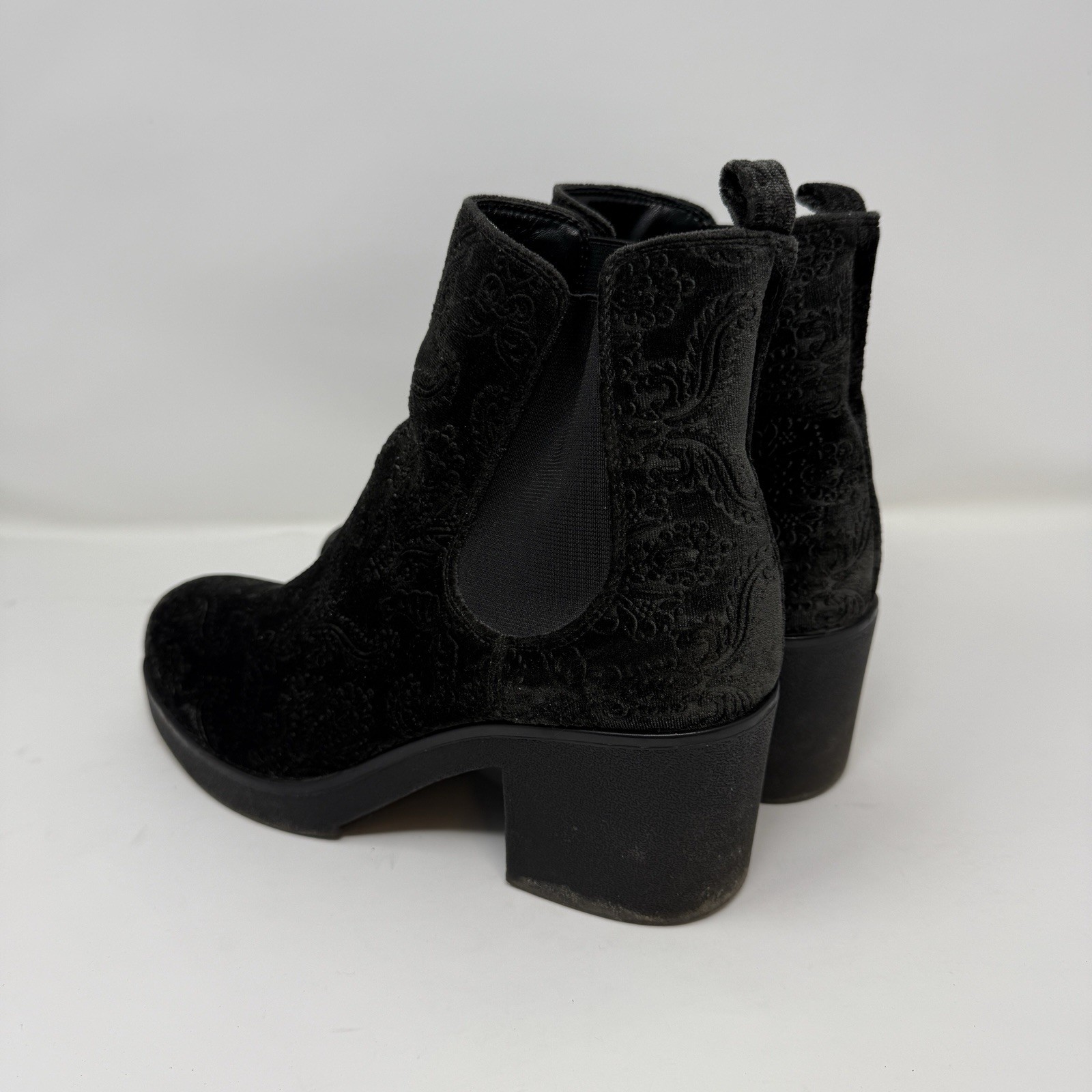 Indigo Rd Black Crusona Velvet Embossed Paisley Boots size 9 Chunky Heel Y2K
