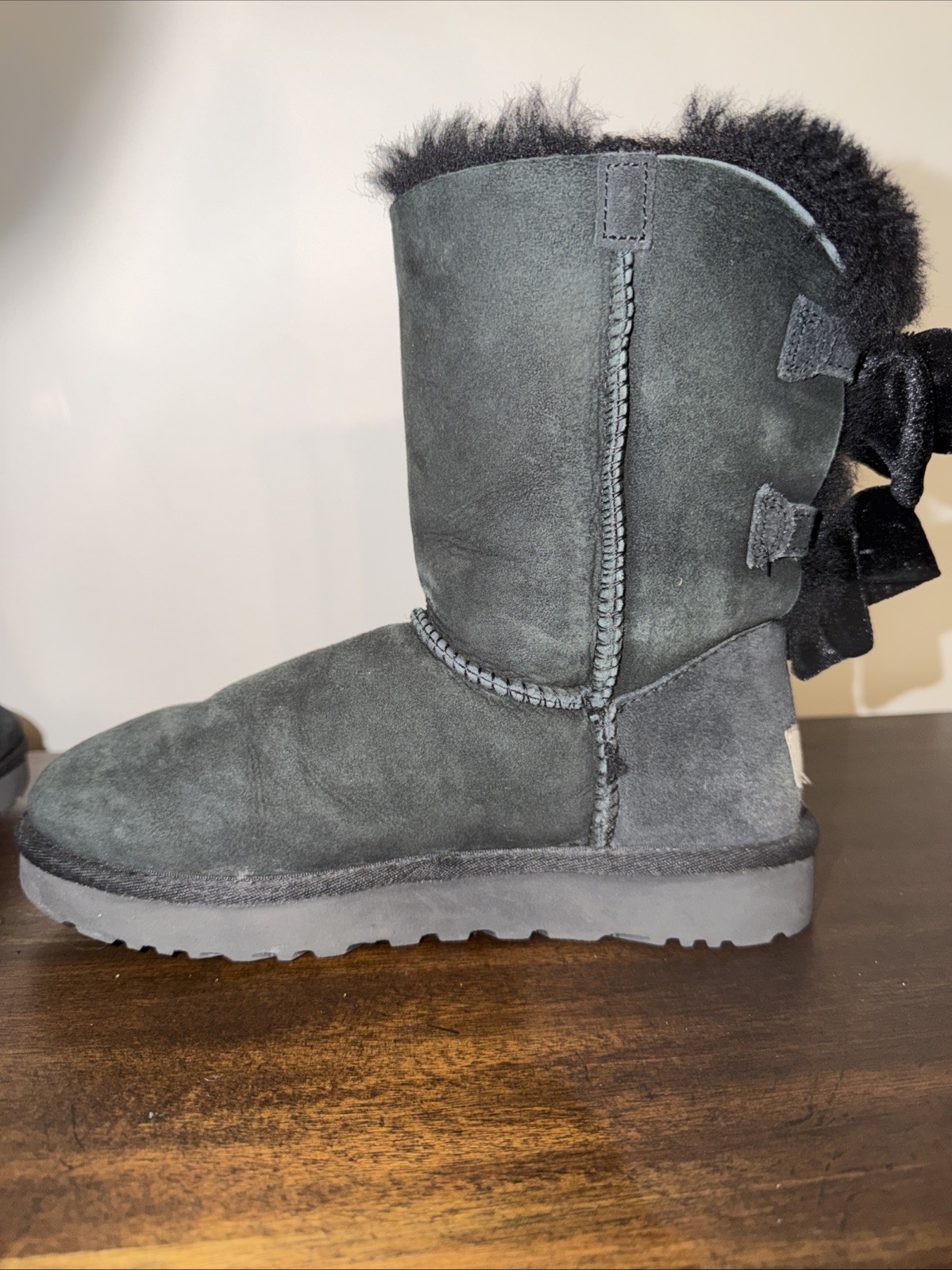 UGG Bailey Bow II Winter Boot Womens 7 Black Suede Shearling Casual Warmth