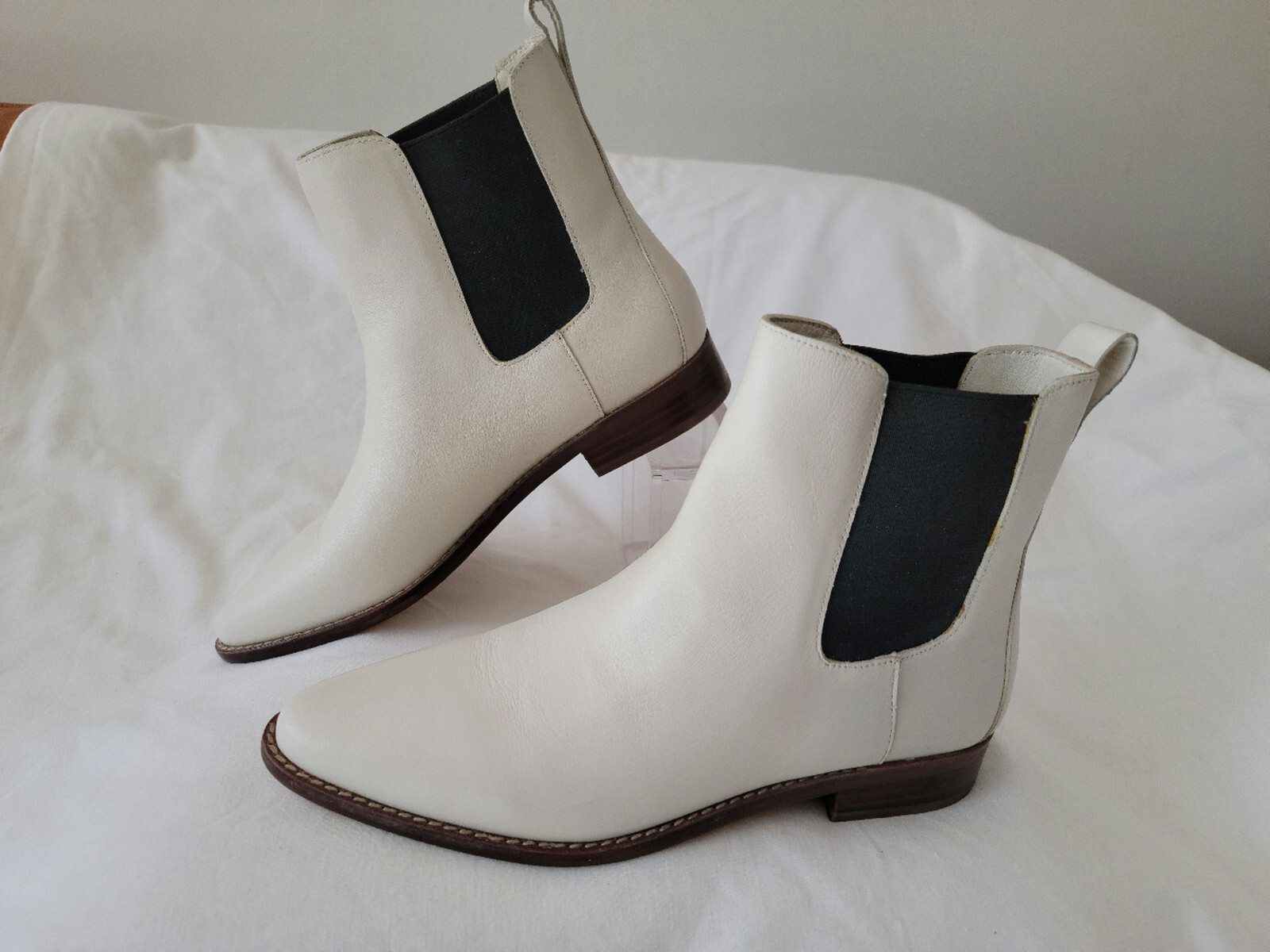 NEW J CREW Women Chelsea Ankle Boots Leather Exterior Interior Ivory Size 7.5