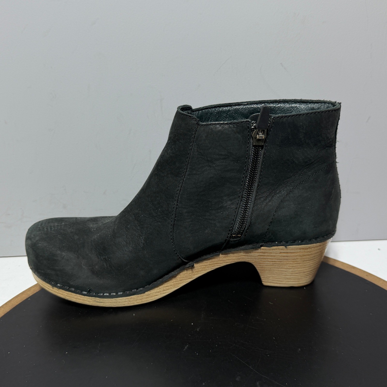 Dansko Maria Ankle Boots Women Size 40 Leather Block Heel Black Minimalist Clogs