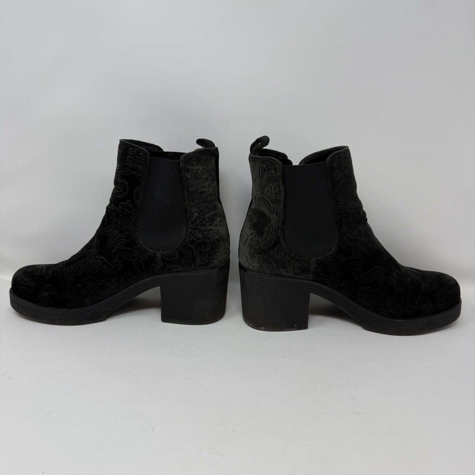 Indigo Rd Black Crusona Velvet Embossed Paisley Boots size 9 Chunky Heel Y2K