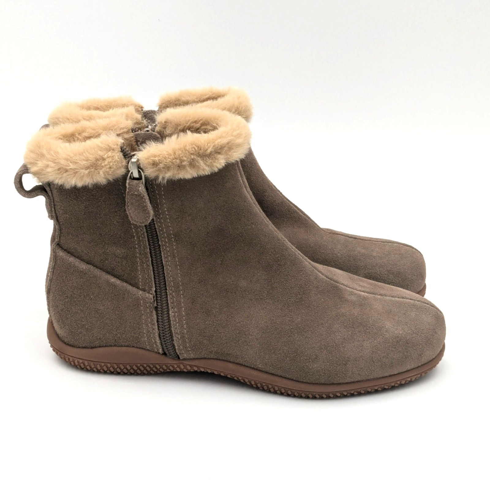 $159 Soft Walk Helena Women’s Faux Fur Ankle Boots Stone Suede Size US7W