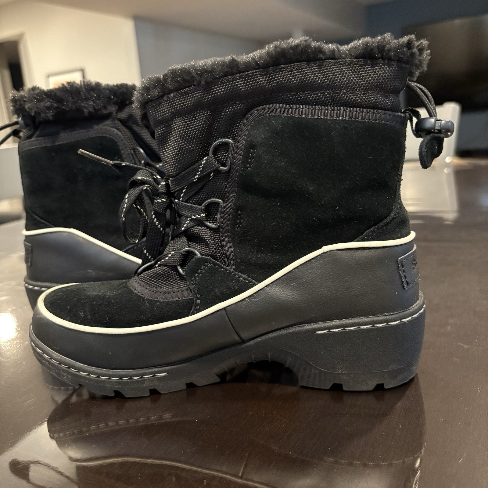 Sorel Winter Boots Tivoli Faux Fur Lined 4 Excellent Used Con Logo Black White
