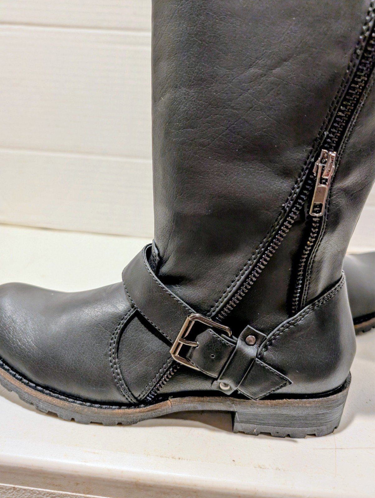 Brand New Very Volatile Women’s Black Clyde Knee High Zip Boot Many Sizes
