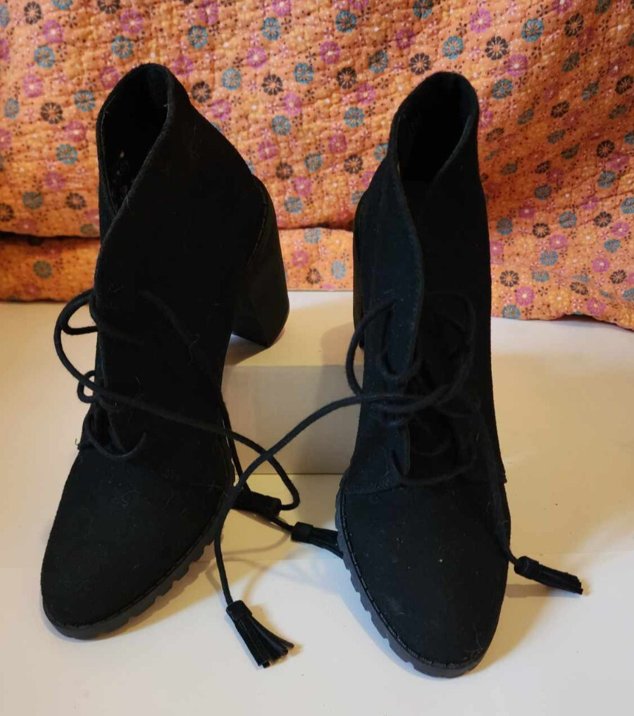 Restricted Boots Women’s 8.5 Ankle Booties Black Suede Lace Up Heels Tasseled