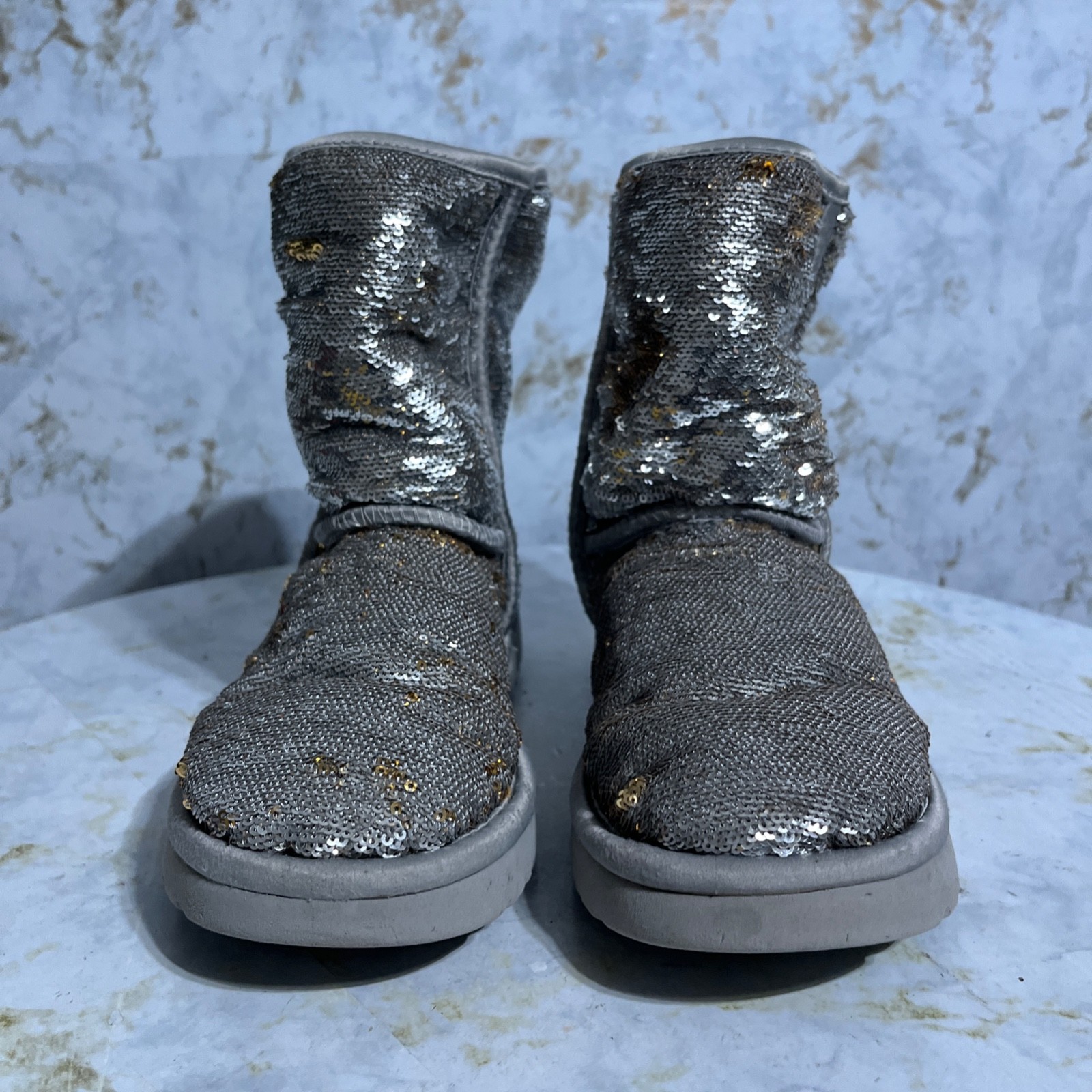 UGG Classic Short Sequin Women’s Size 6M Shoes Silver Gold Lined Comfort Boots