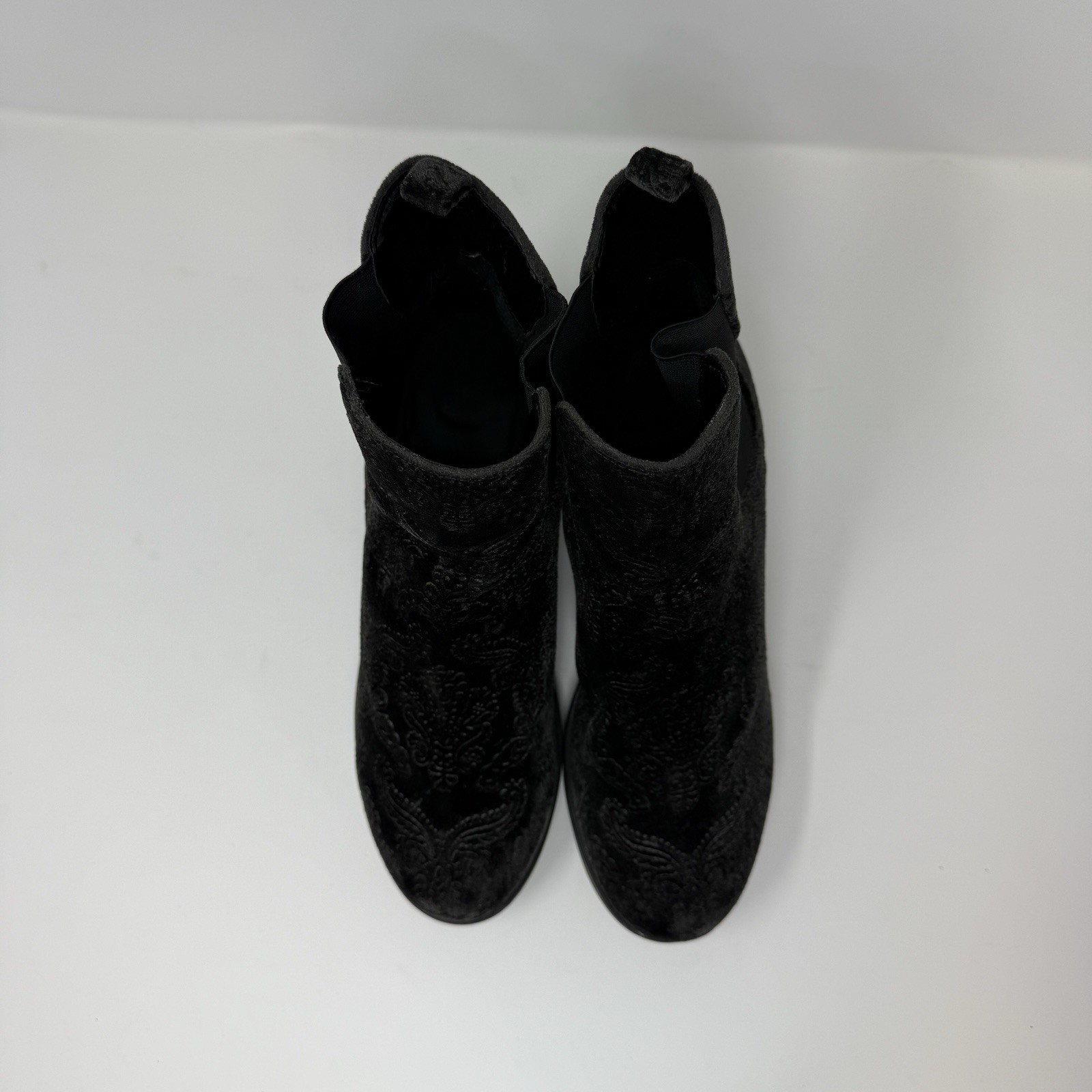 Indigo Rd Black Crusona Velvet Embossed Paisley Boots size 9 Chunky Heel Y2K