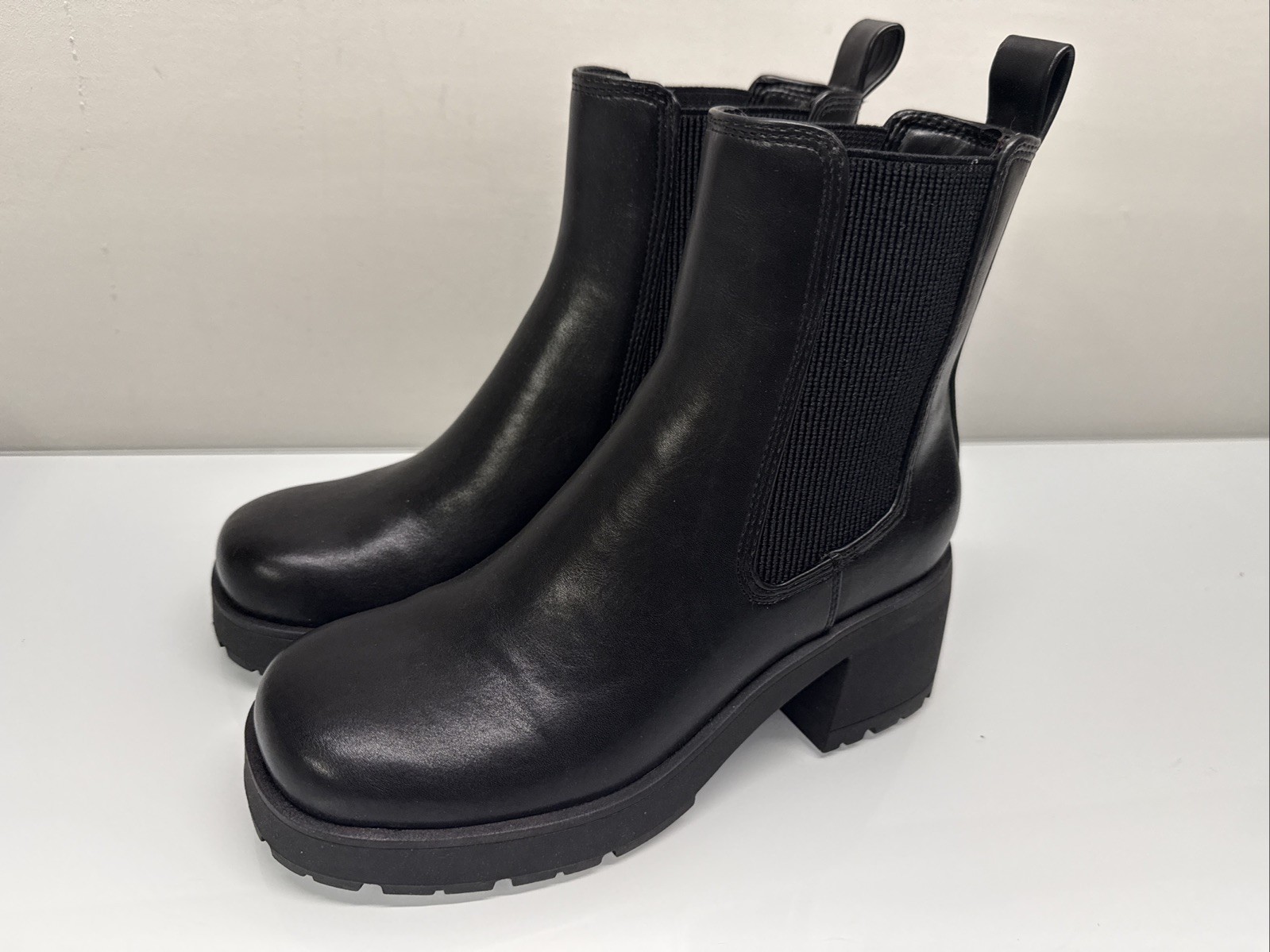 Steve Madden Brontey Black Chelsea Boot Women’s 6