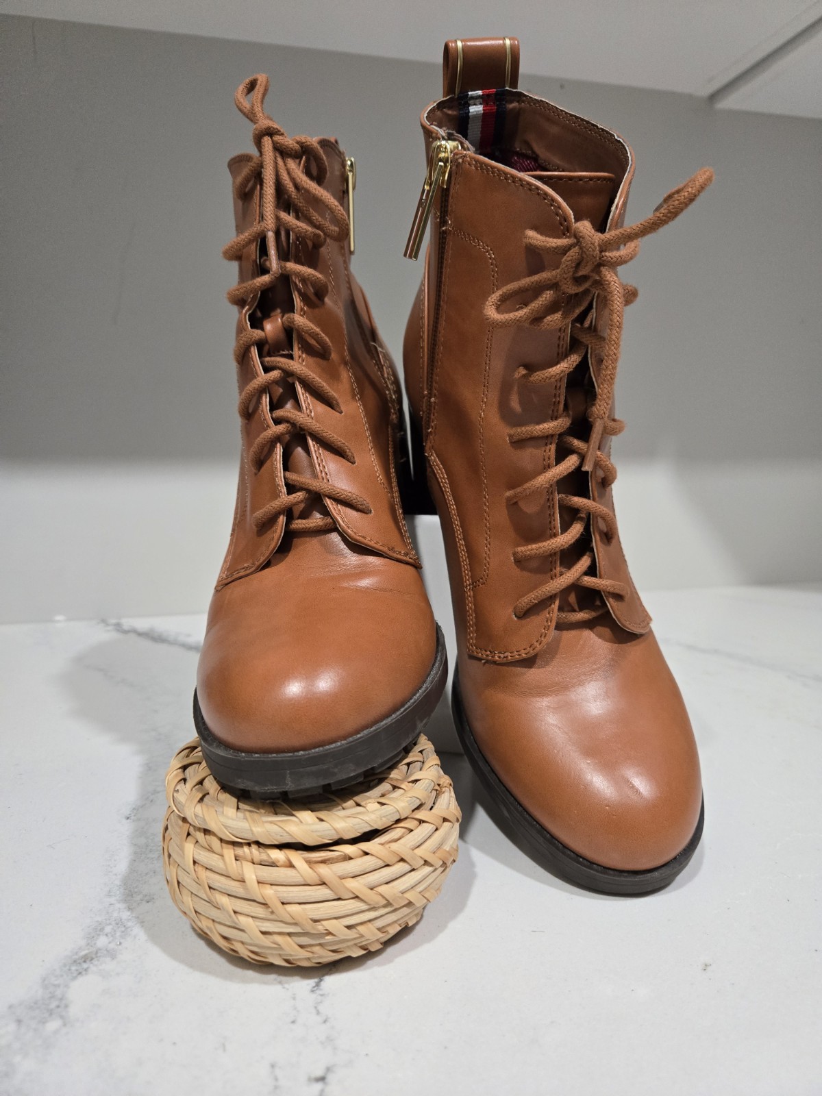 Tommy Hilfiger 90s Grunge Elyssa Cognac Lace-Up Block Heel Ankle Boots Sz 8M