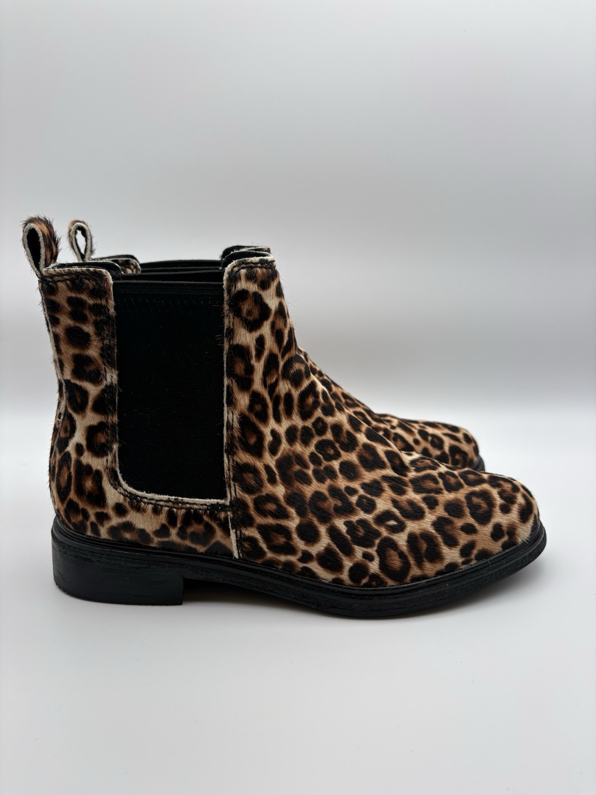 Clarks Women’s Leopard Print Chelsea Ankle Boots Slip On Elastic Gore US 6 M