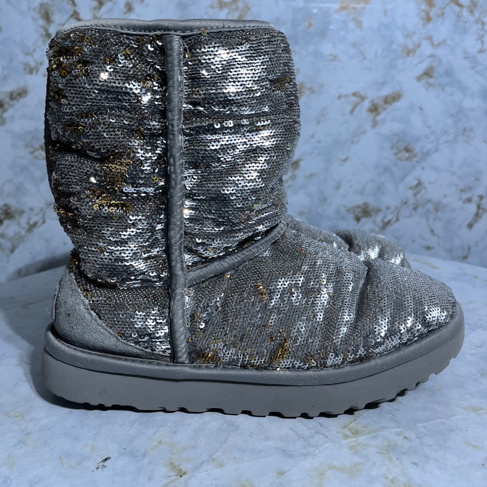 UGG Classic Short Sequin Women’s Size 6M Shoes Silver Gold Lined Comfort Boots