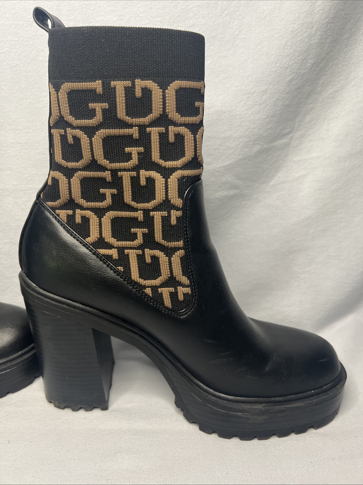 GUESS Sures Knit Logo Platform Lug Sole Block Heel Boot 8 Urban Chic Moto