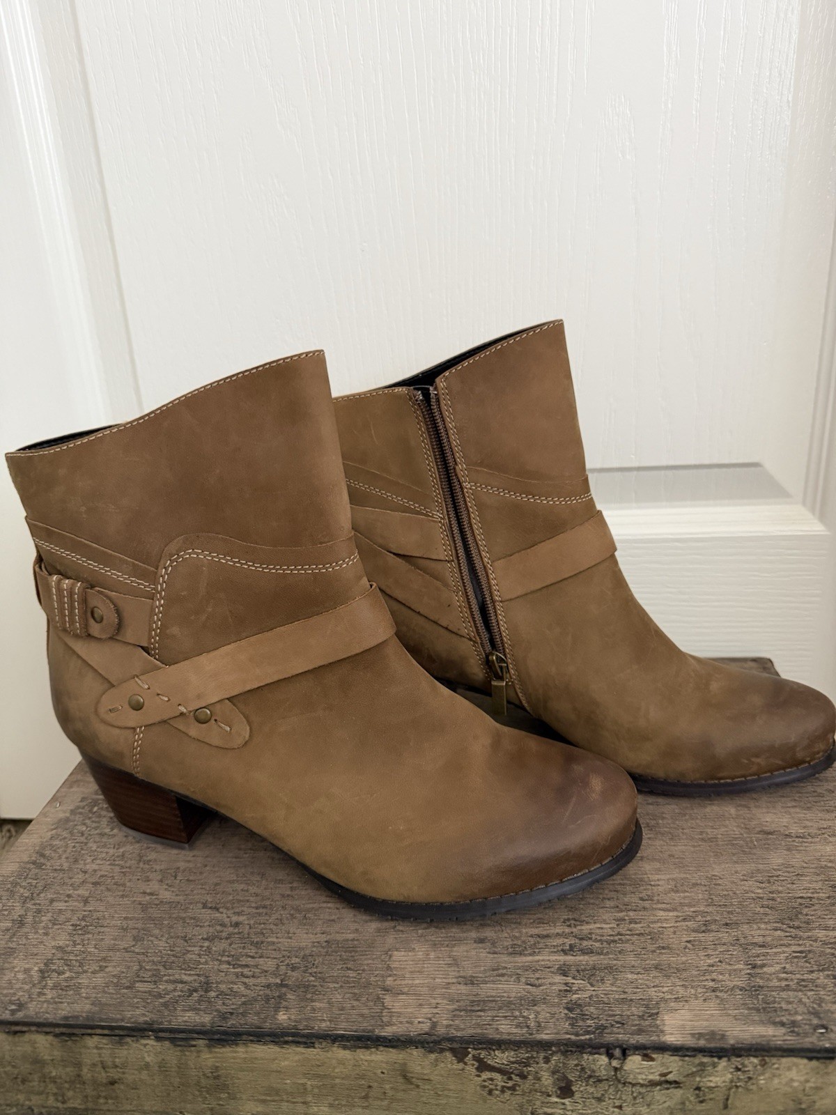 Ros Hommerson Brittany Leather Ankle Boots In A Khaki/Brown Color. Size 9