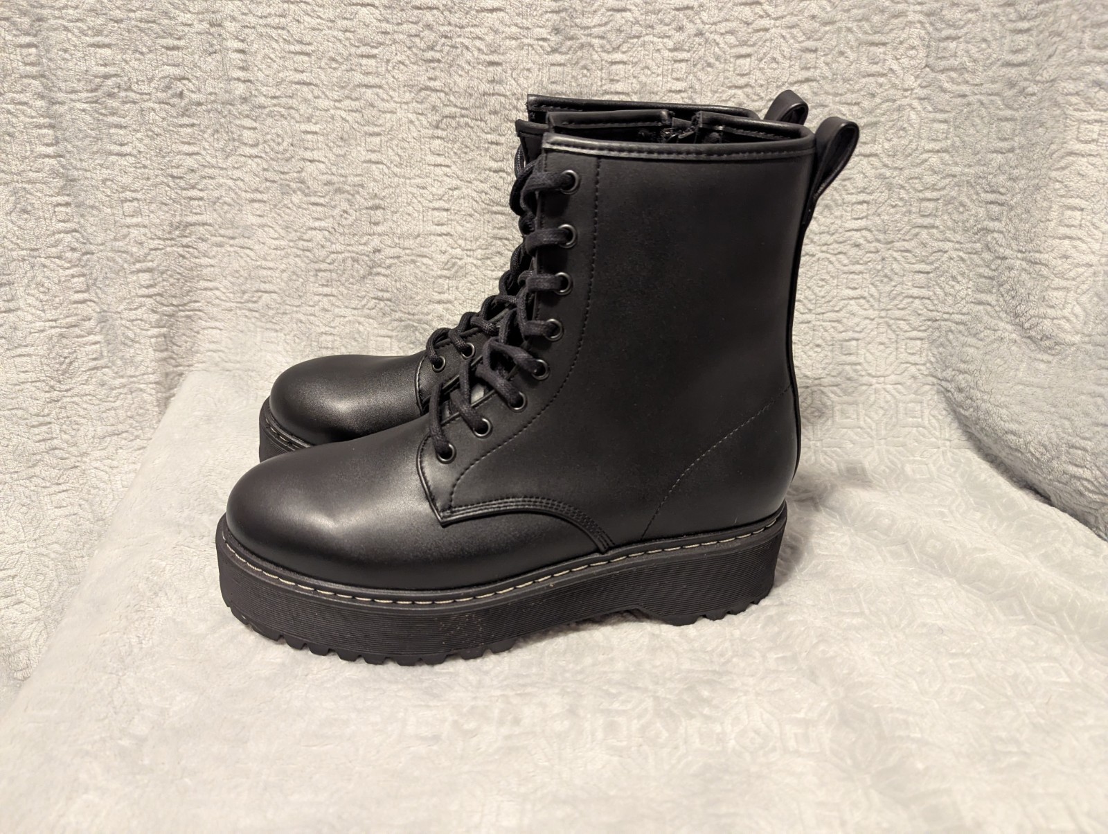 Steve Madden Women’s Bettyy Black Platform Combat Boots Size 11 M NEW