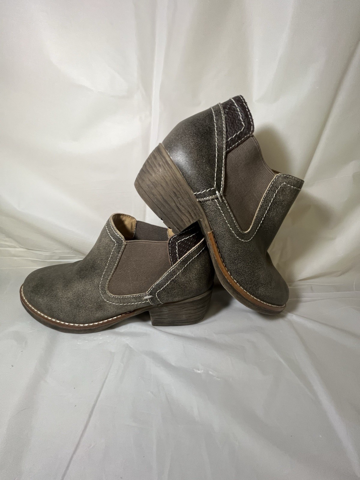 Biza size 36/ 5.5-6 Carson Gray Leather Slip On Booties