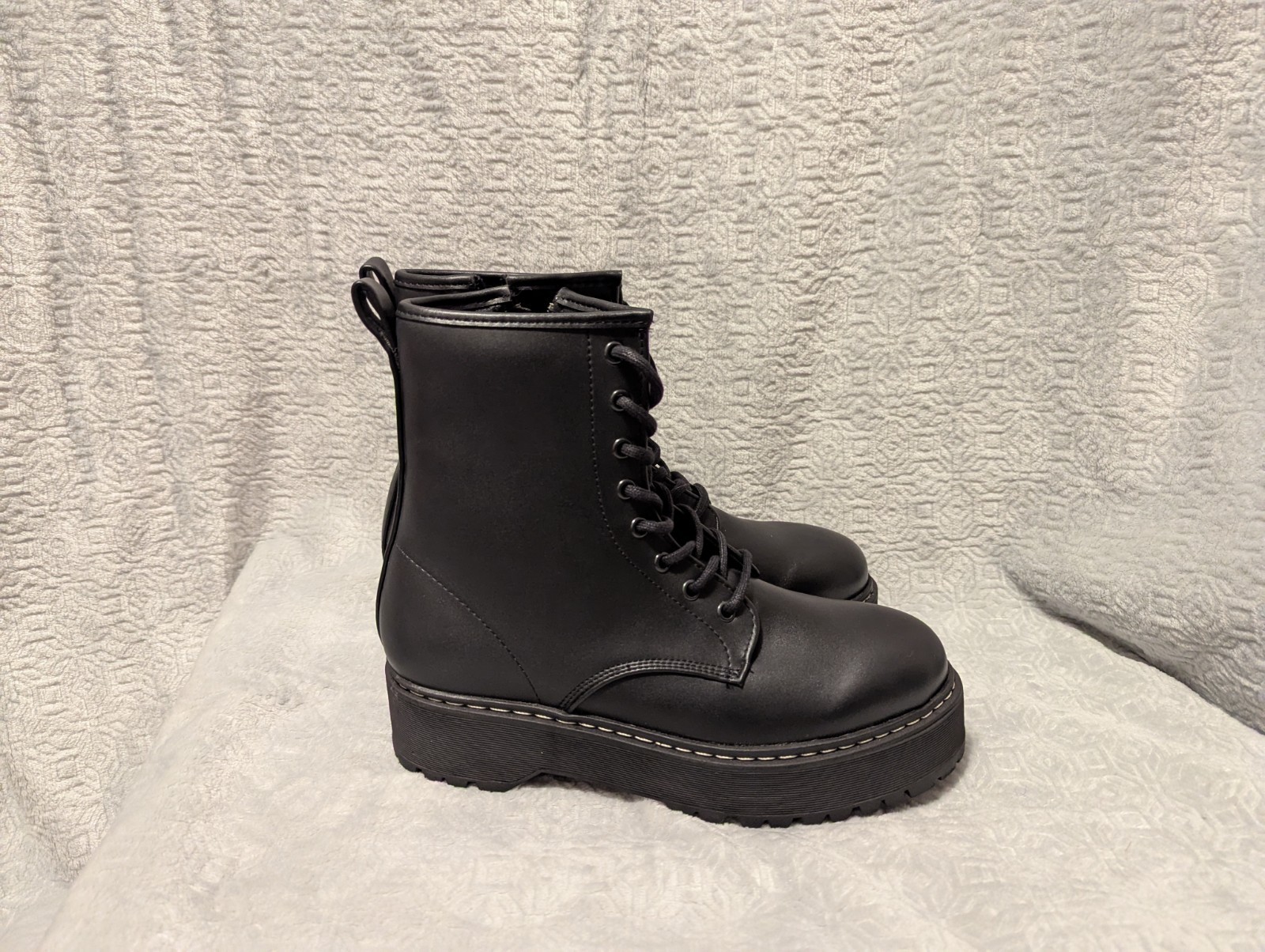Steve Madden Women’s Bettyy Black Platform Combat Boots Size 11 M NEW