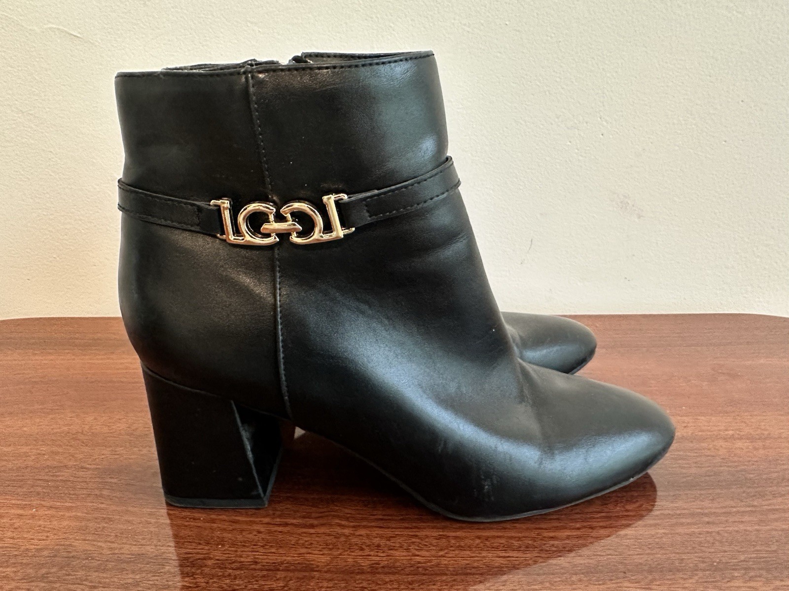 Liz Claiborne Ankle Boots 8M Black Excellent LC Mesa Gold Hardware Block Heel