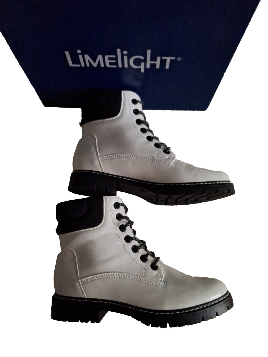 Limelight Finn Women’s White Leather Shoes Fashion Spring/Fall/ Winter Size 10