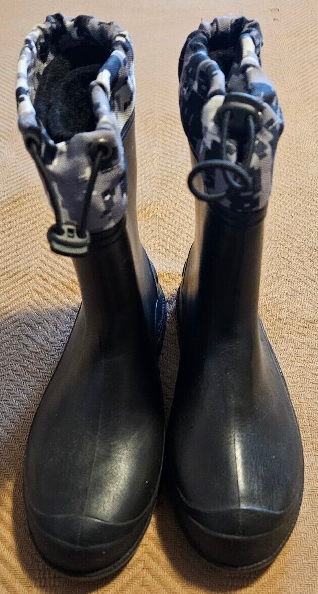 Black Rubber Boots Women’s Size 2 Unbranded With Camouflage