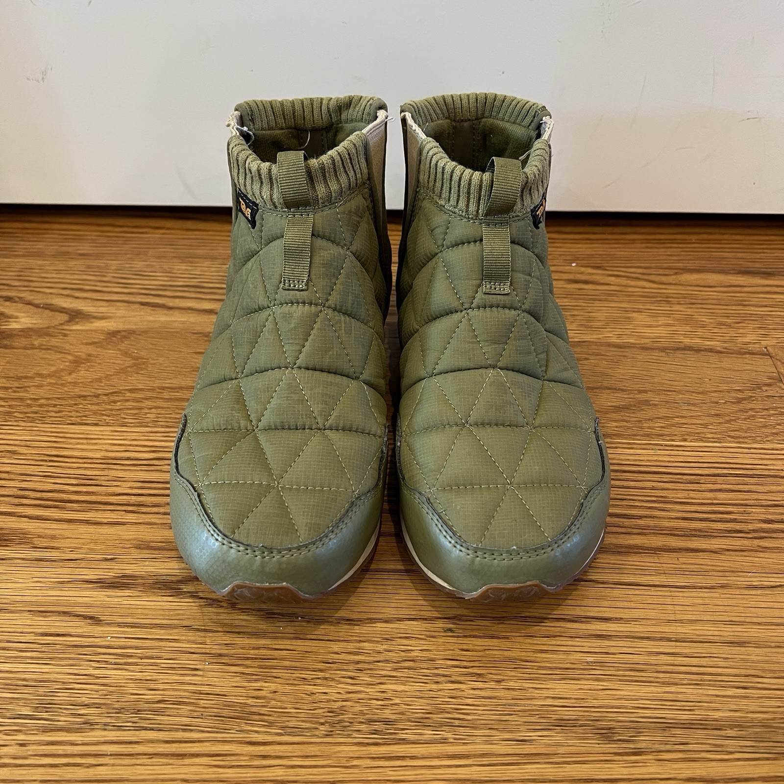 Women’s Teva Re Ember Mid Boots Size 7 Comfortable In or Outdoor Slip On