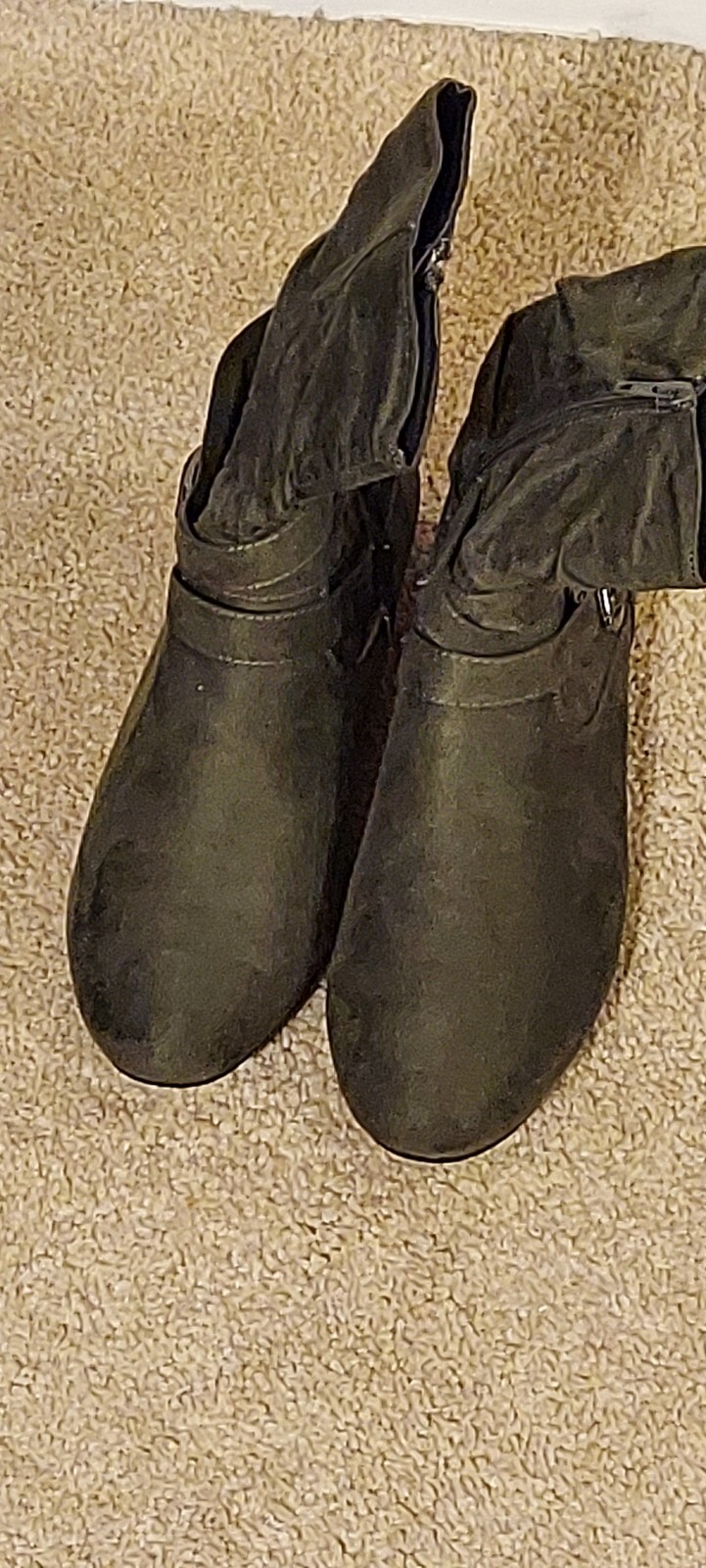 Unbranded Women Sz 11 Slouch Buckle Bootie Green Faux Suede Straps Zipper NWOB