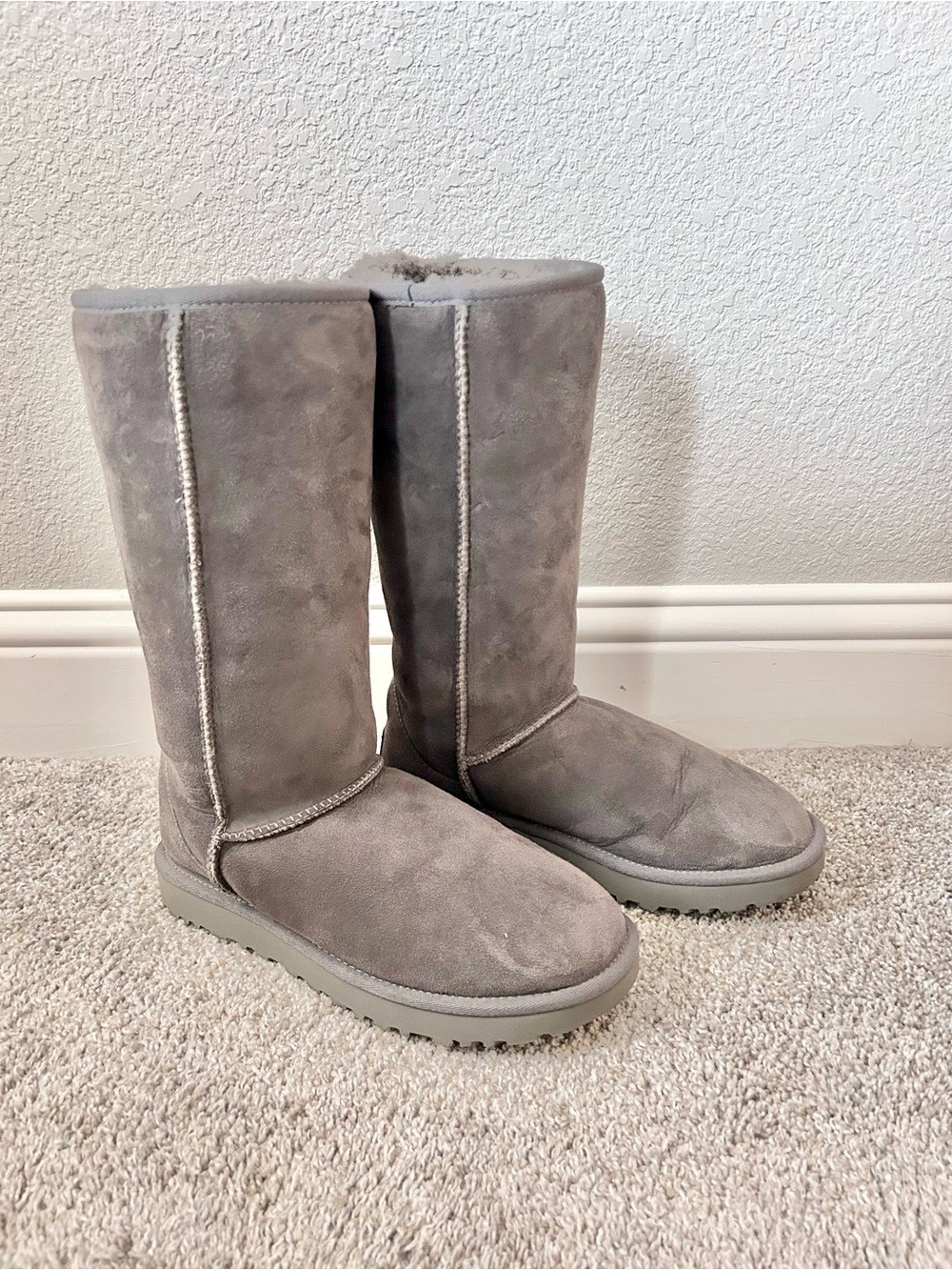 UGG Classic Tall II 2.0 Gray Grey Water-resistant Suede Boots Size US 8 Womens