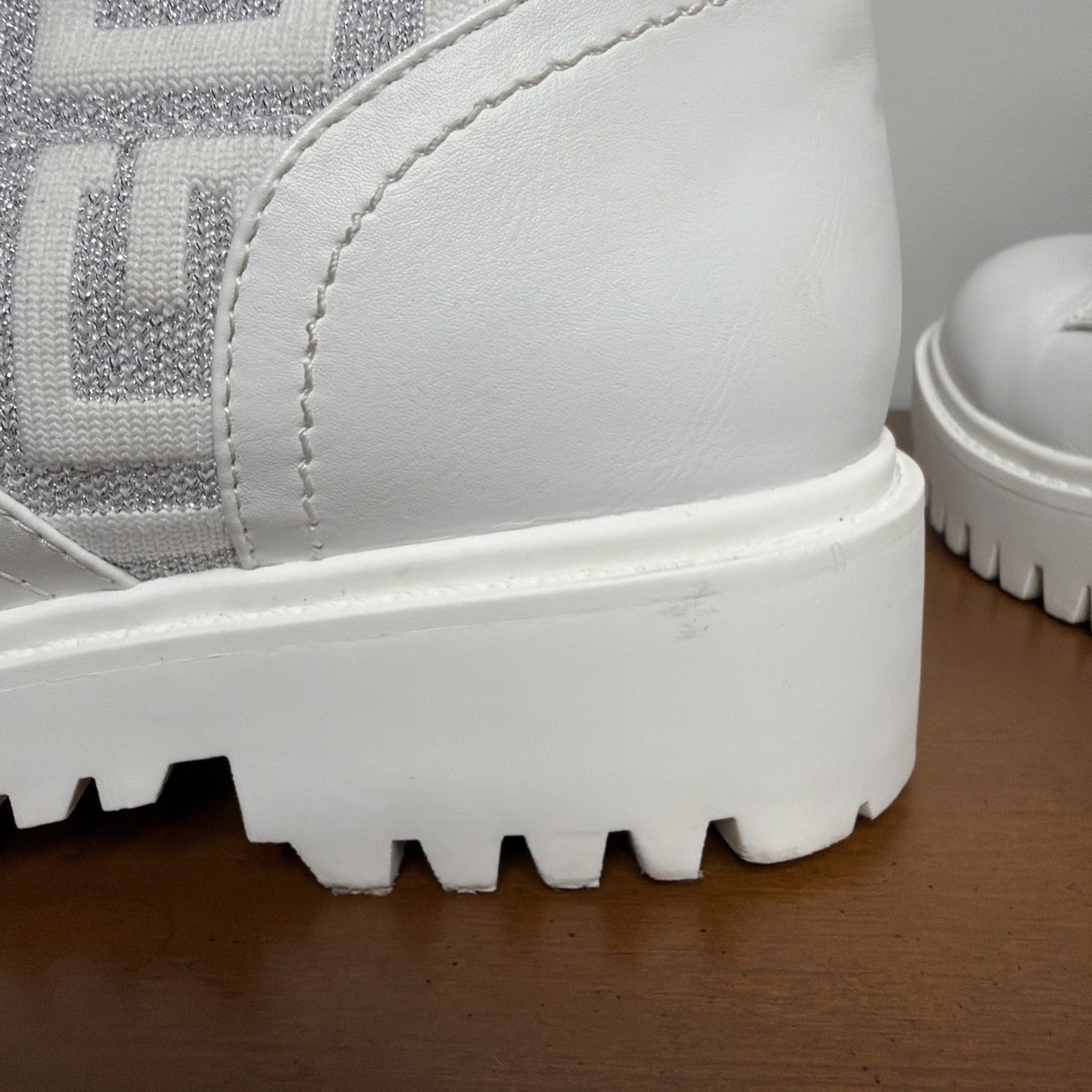 GUESS White Combat Boots Women’s Size 8.5M Lace Up Chunky Platform Logo Side