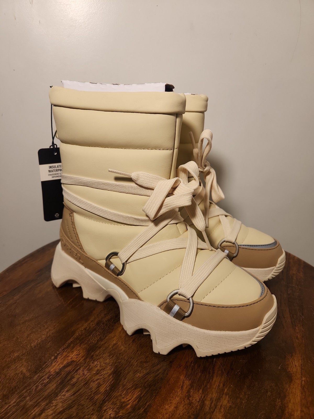 SOREL KINETIC IMPACT NXT WATERPROOF MID BOOT – SIZE: WOMEN 5.5 – HONEY WHITE