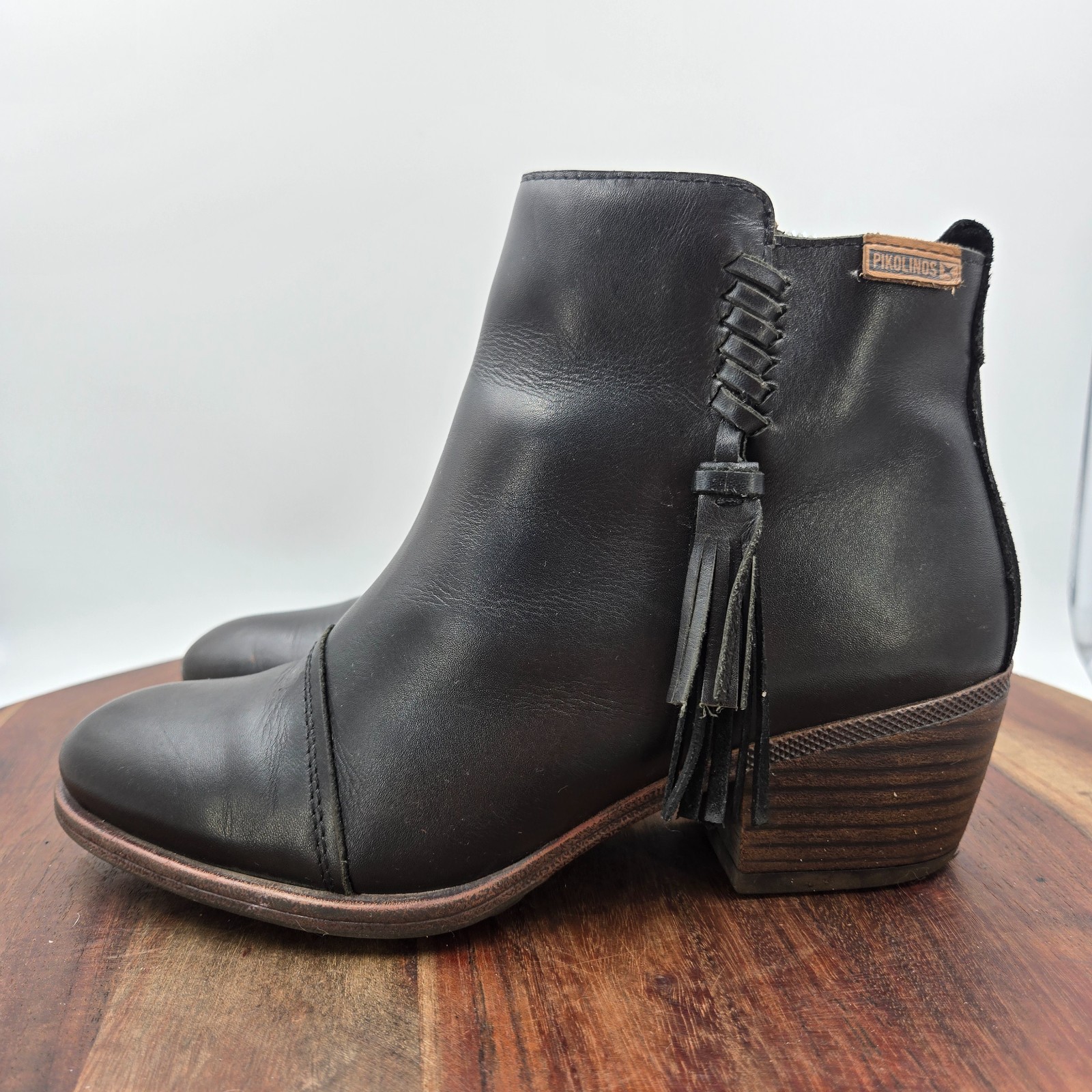 Pikolinos Baqueira Boots Women’s 38 / 7.5 Black Leather Tasseled Fringe Booties