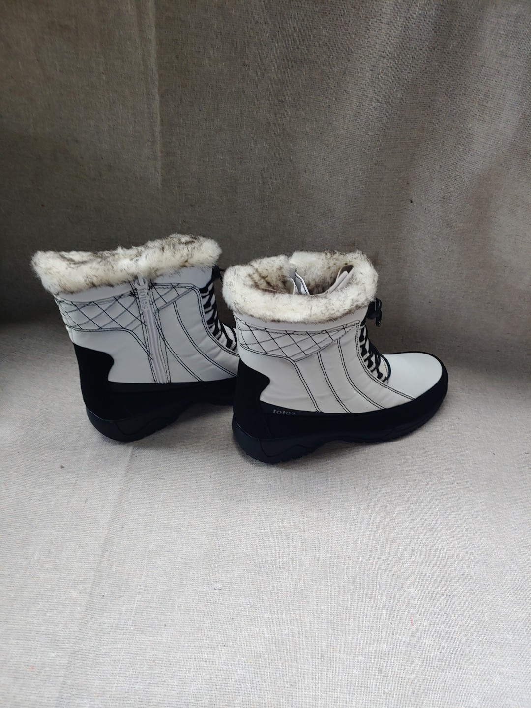 NWT Totes Thermolite Insole Boots Faux Fur, Size M 7