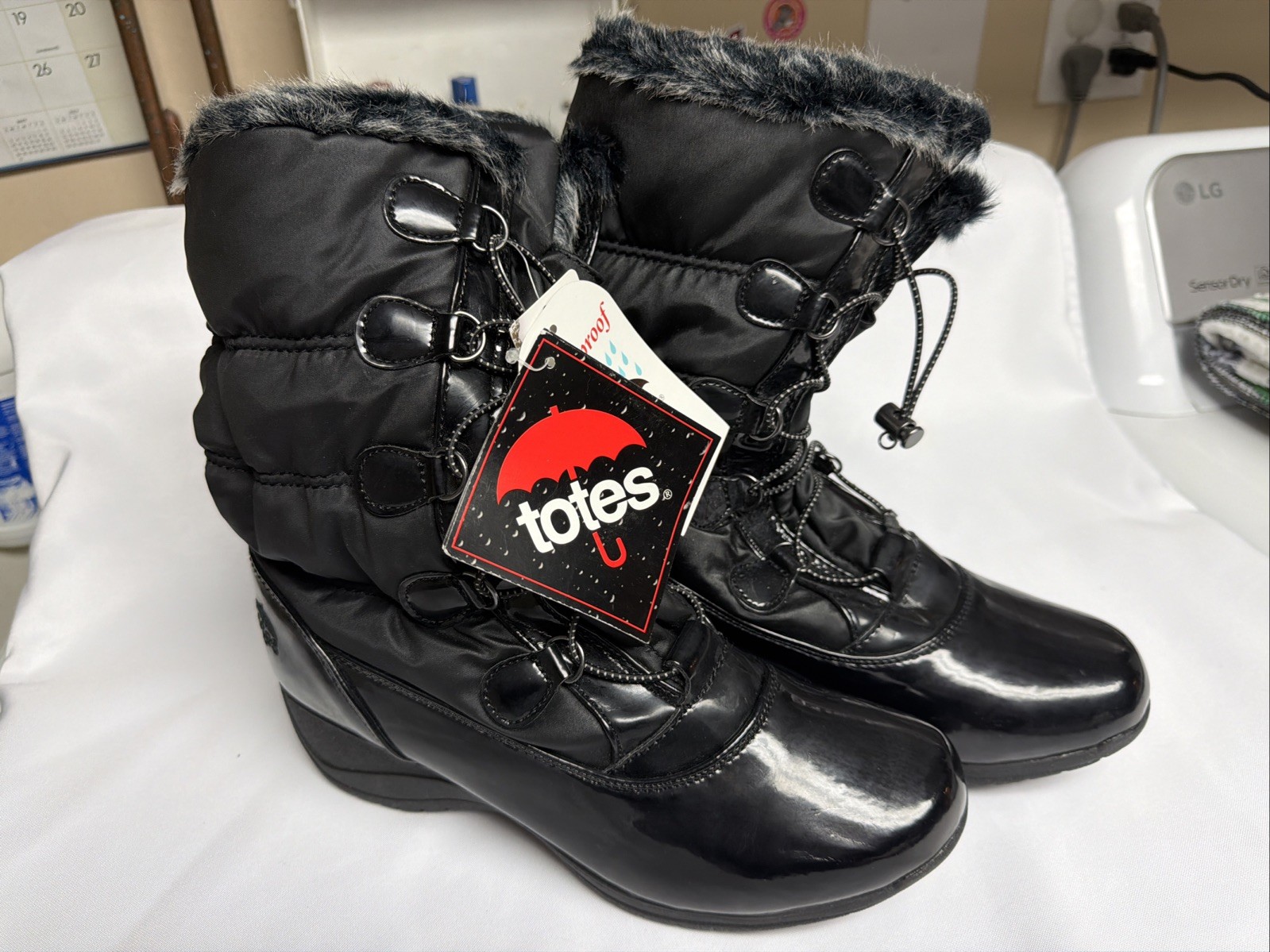 NWT Womens Totes Snow Boots Warm Black Patent Look Fur No Tie Pull On Size 10 W
