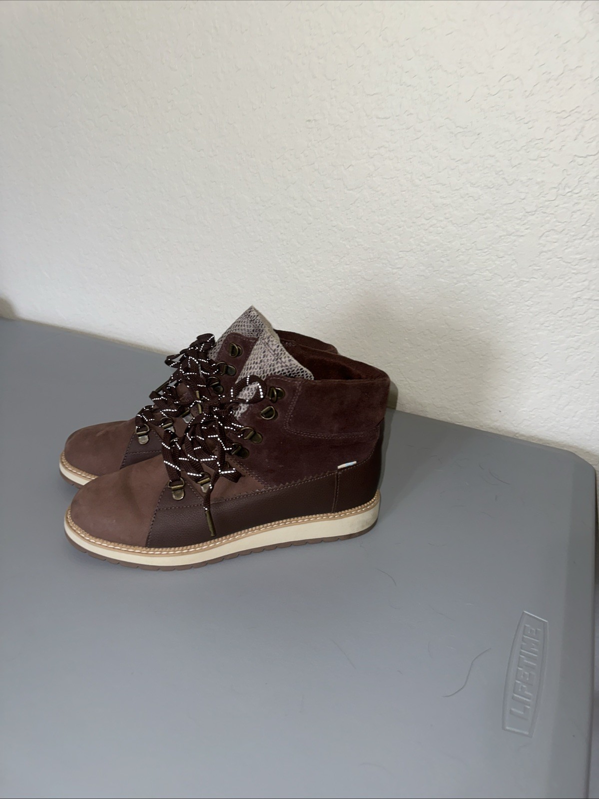 Toms Boots Womens 7.5 M Brown Mesa Waterproof Hiking Suede Leather