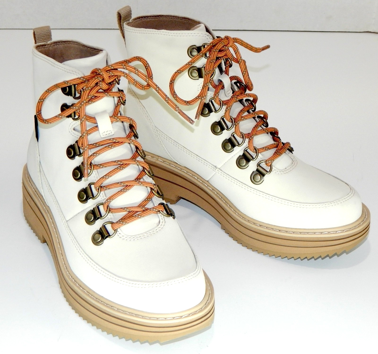 New! TEVA Women’s «White Swan» Midform Leather Boots Size 6 / 37 Excellent!
