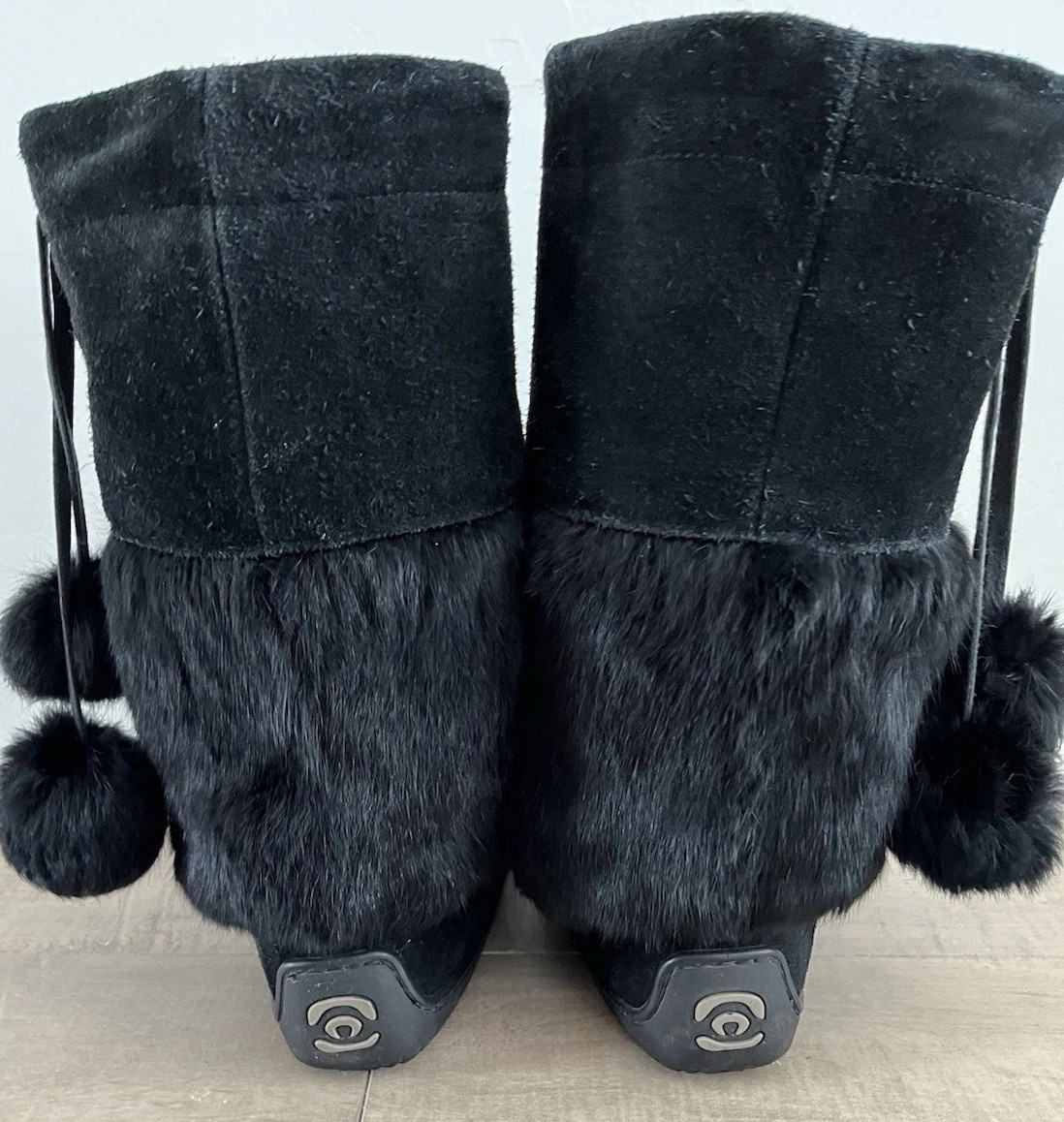 MANITOBAH MUKLUKS Boots Suede Rabbit Fur Beaded Black W10/M8