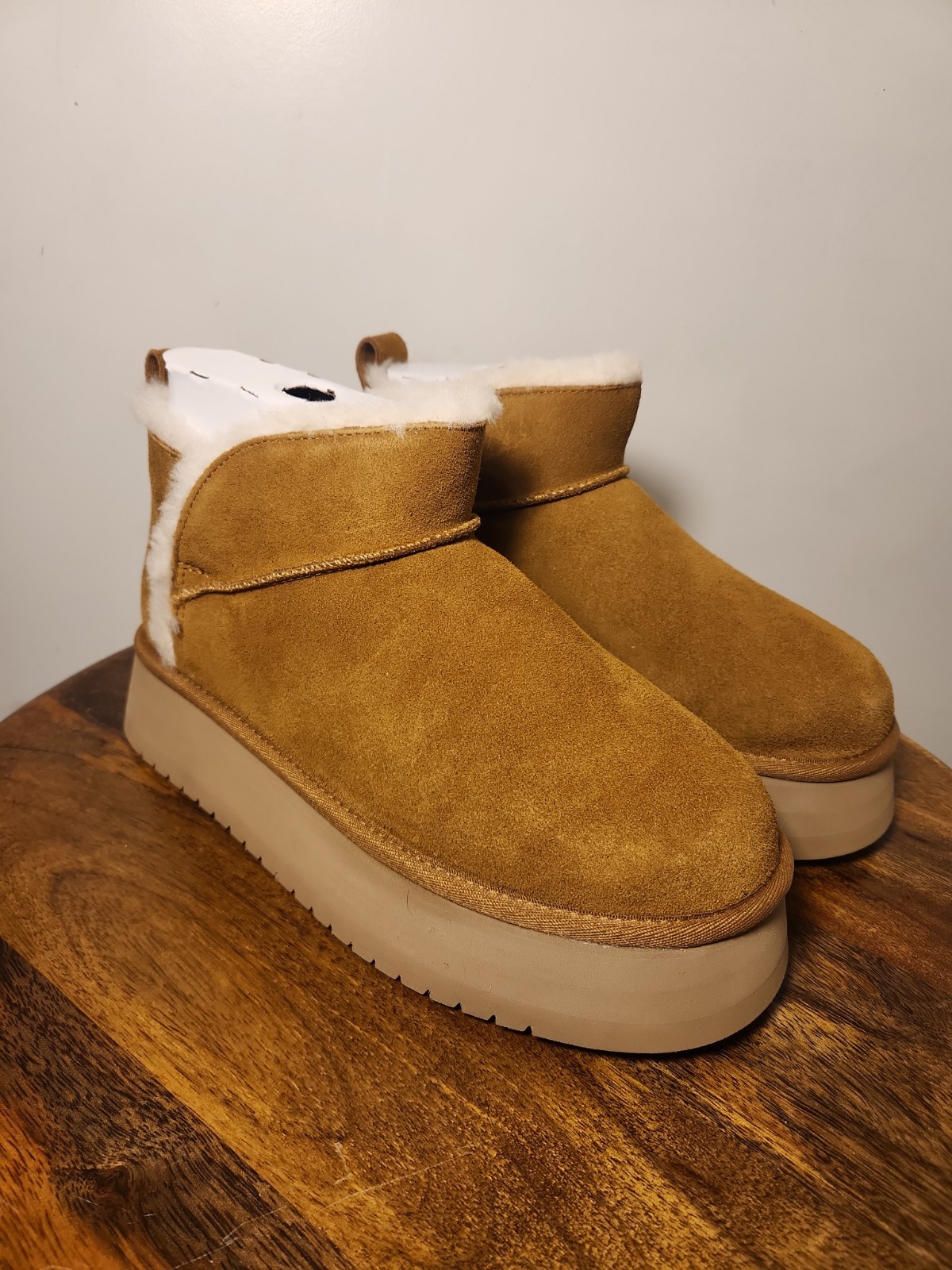 KOOLABURRA BY UGG WOMEN KOOLA ULTRA MINI PLATFORM BOOT – SIZE 8 – CHESTNUT